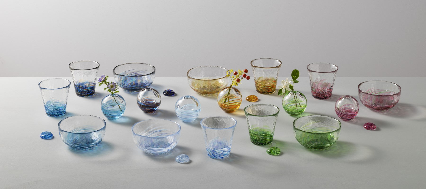 \12月10日発売/新シリーズ「六の色(むつのいろ)」が登場!