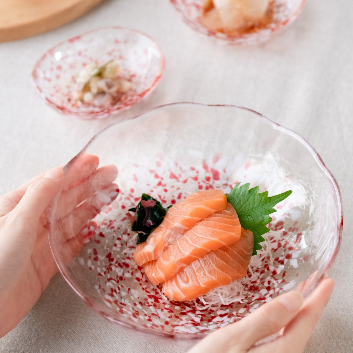 津軽びいどろ 津軽の花 ガラス麺鉢 林檎 刺身の盛り付けに最適な和風なガラス鉢