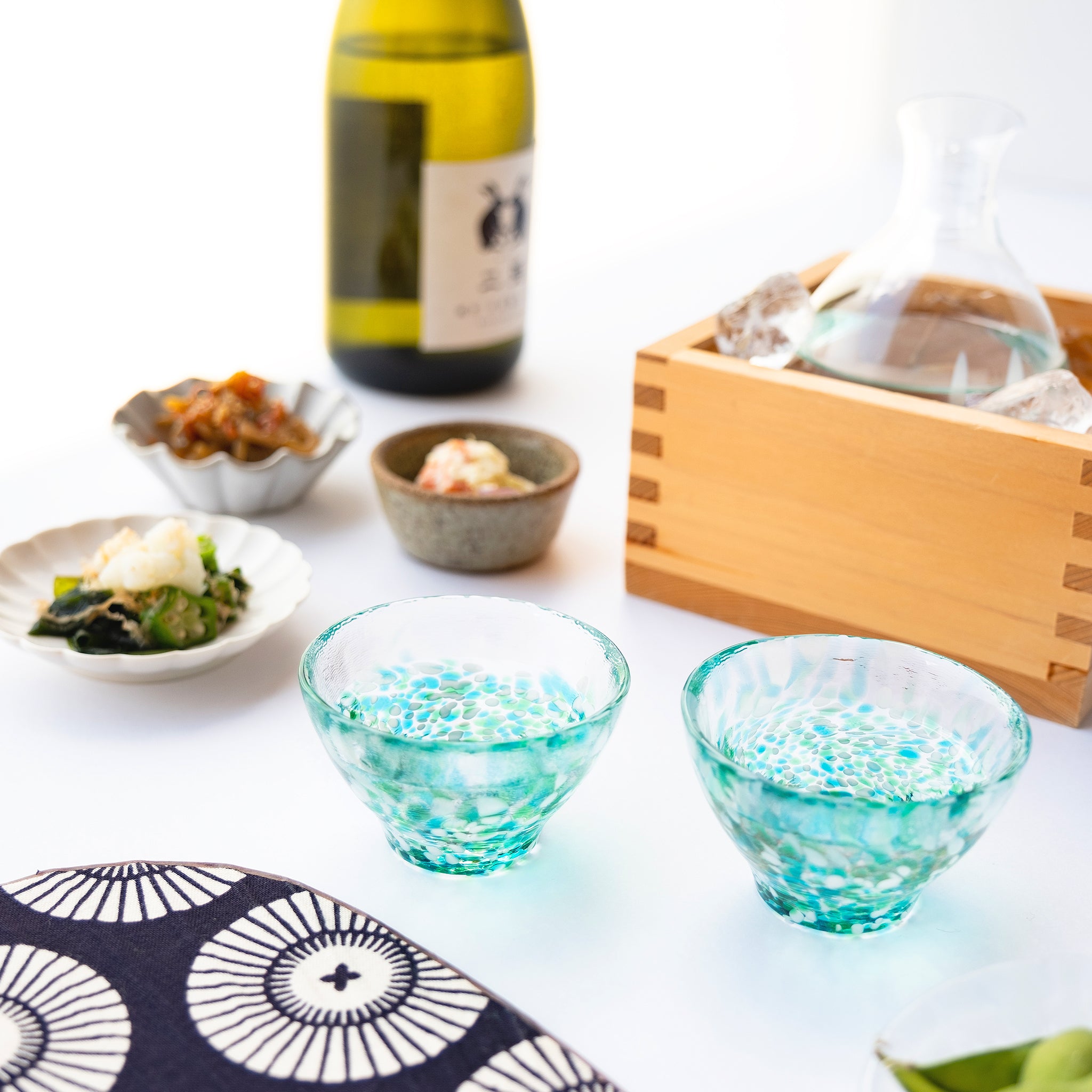 津軽びいどろ 盃コレクション 盃みずばしょう 日本酒が注がれた盃の画像