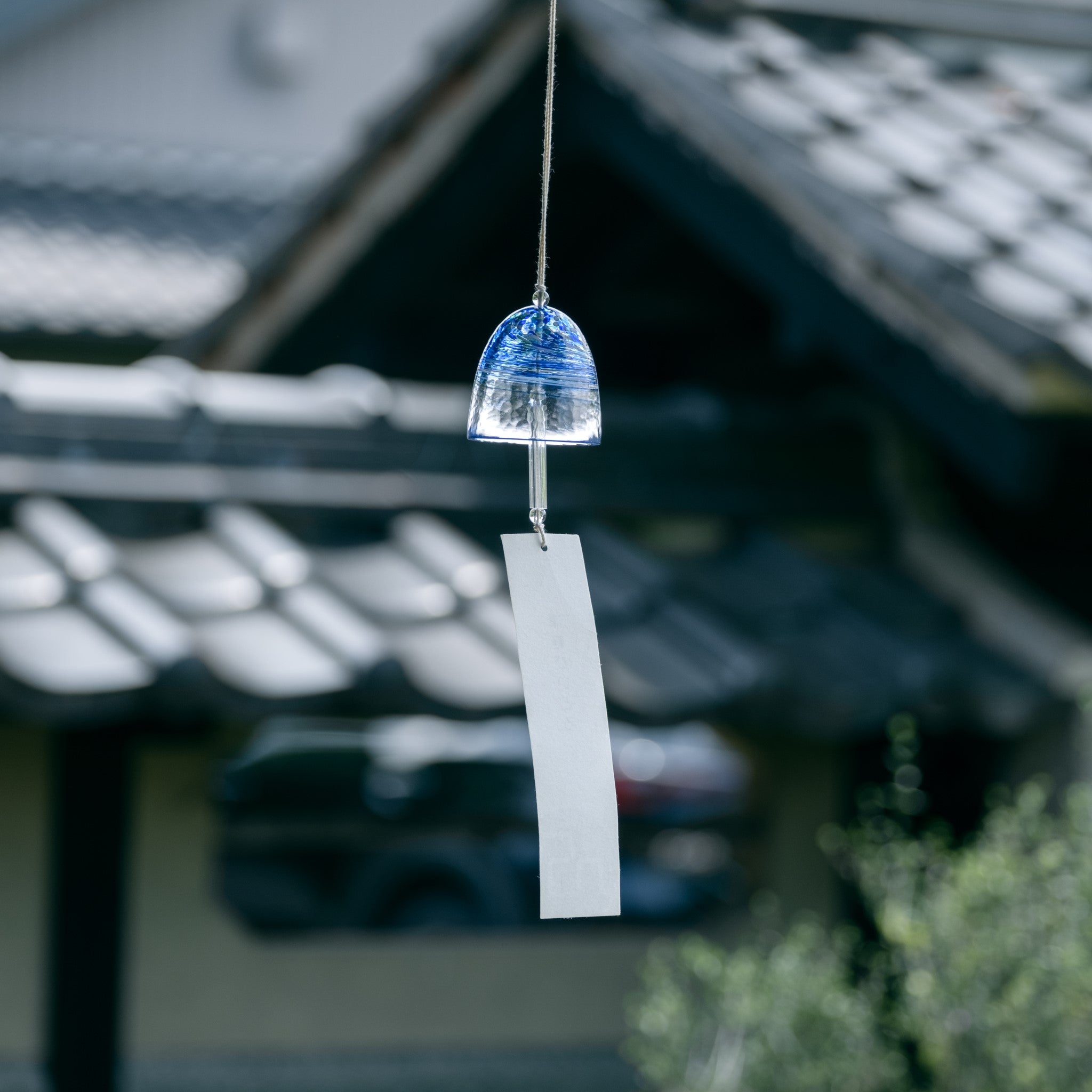 津軽びいどろ 風鈴 涼 夏風 吊るされた風鈴の画像