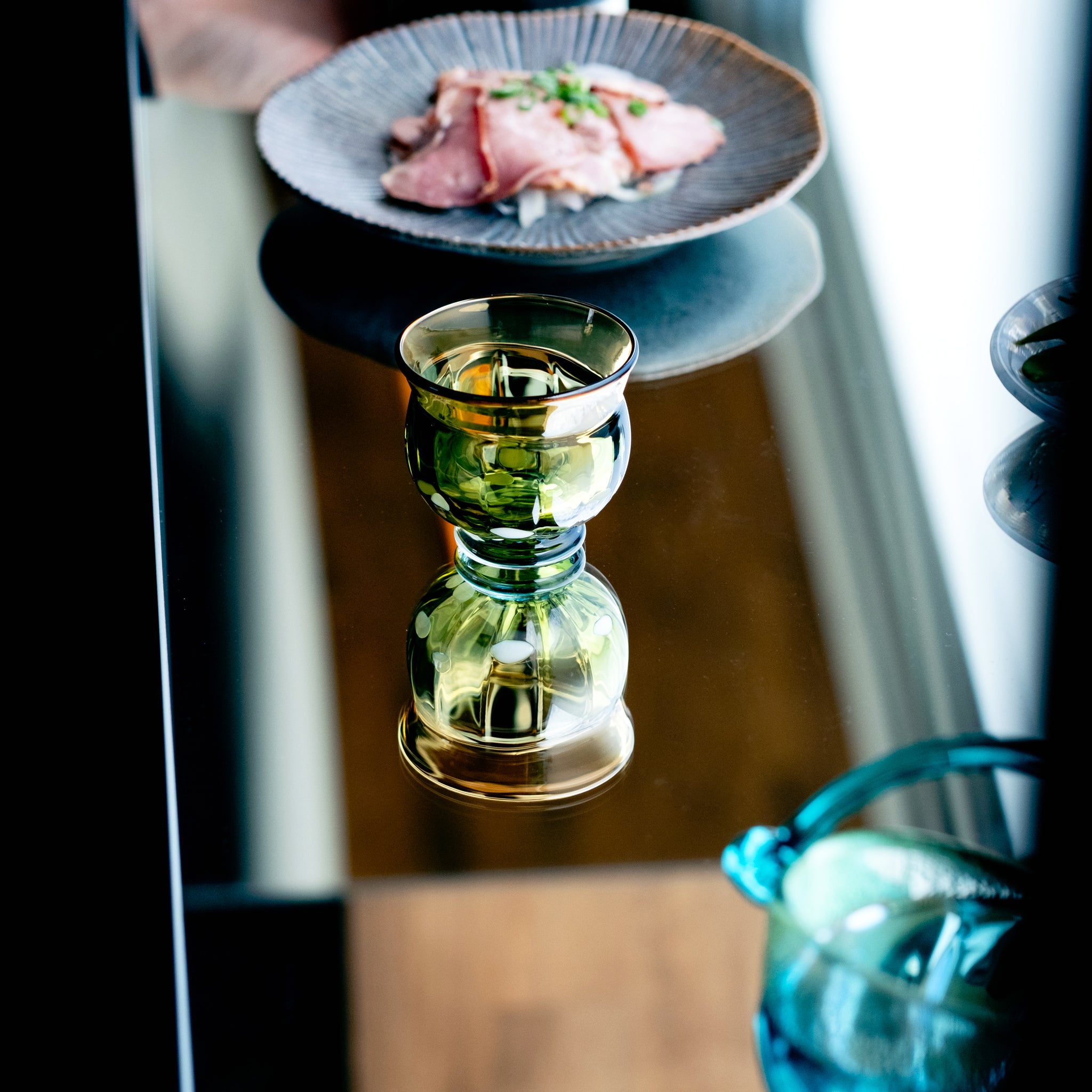 津軽びいどろ 盃12ヶ月コレクション 9月月見 食卓に並ぶ盃の画像