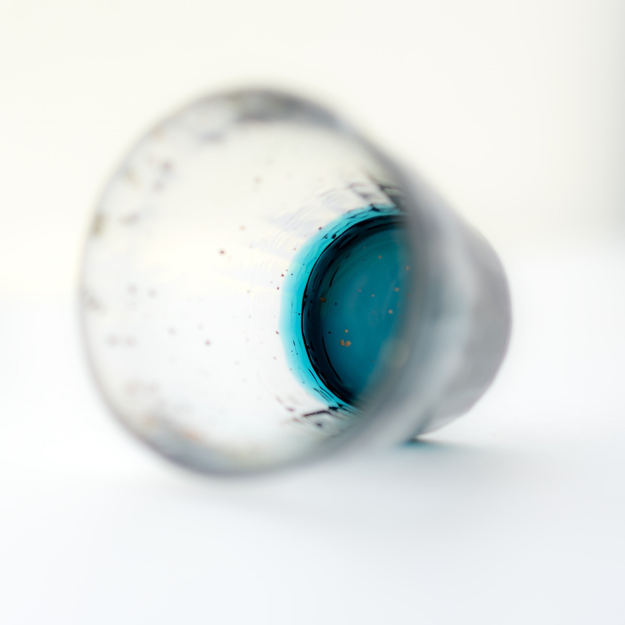 津軽びいどろ 氷華 金彩ロックグラス碧 グラス内側の画像