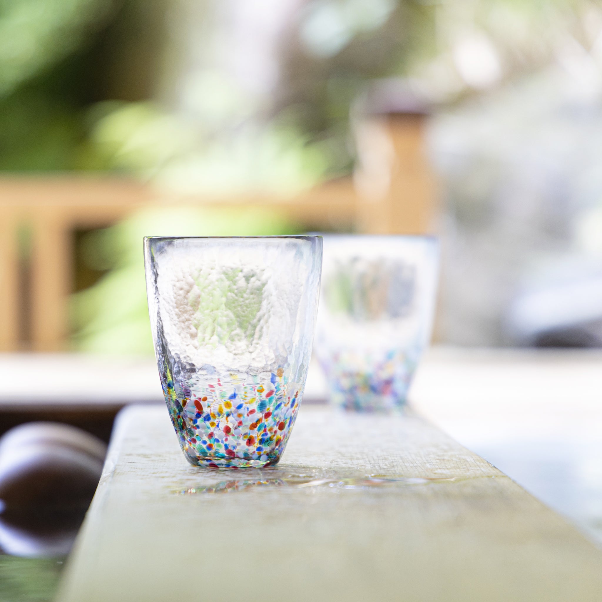 津軽びいどろ NEBUTA ねぶたタンブラーペア グラスのデザインを横から見た画像