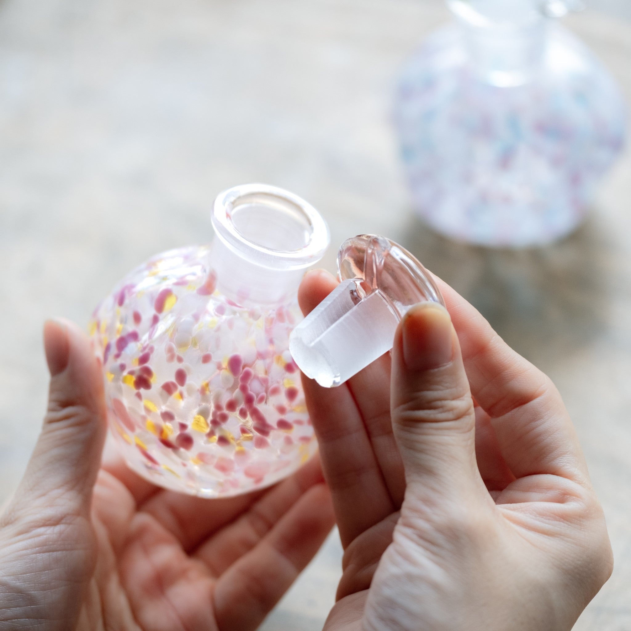 津軽びいどろ さくらさくら 桜と菜の花 醤油差し 醤油差しのキャップの画像