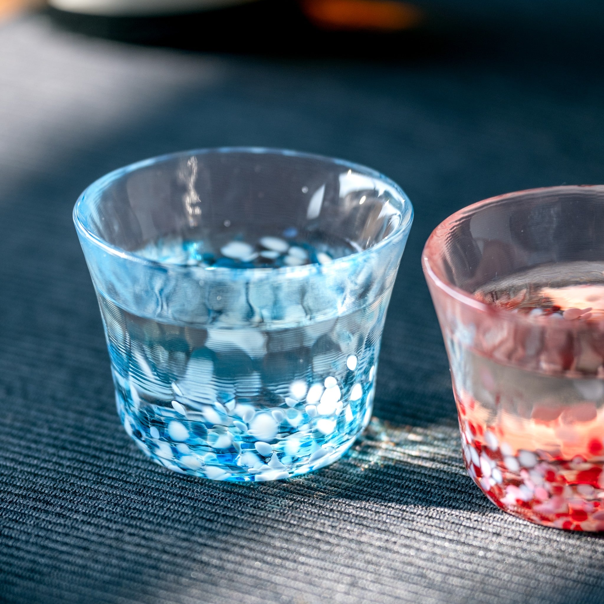 津軽びいどろ 盃セット 盃ペア 小花青涼 青色のガラス製おちょこ