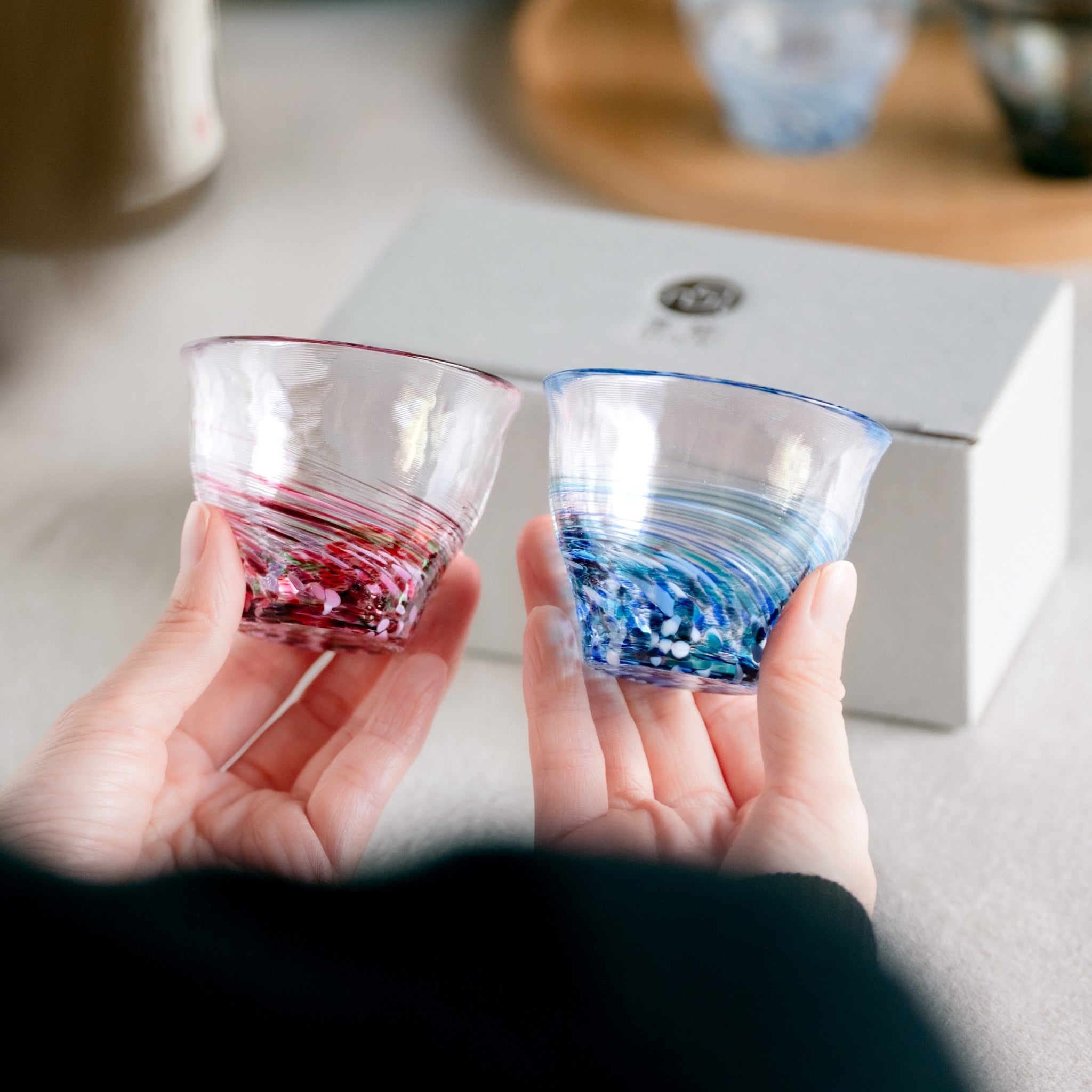 津軽びいどろ 六の色(むつのいろ) 盃ペア 海と花 日本酒にピッタリなガラスのおちょこセット