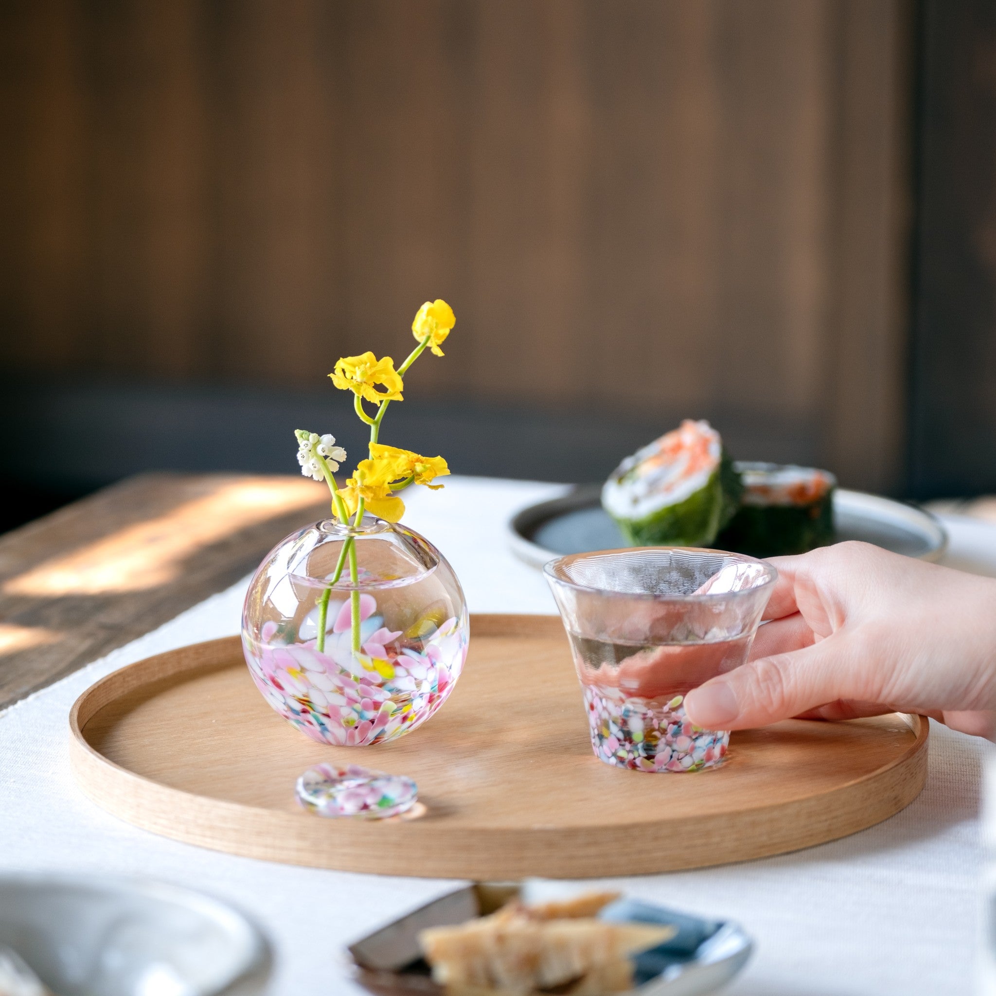 津軽びいどろ にほんの色 ふうけい 盃 春の丘 ピンクのかわいらしい一輪挿しやおちょこ