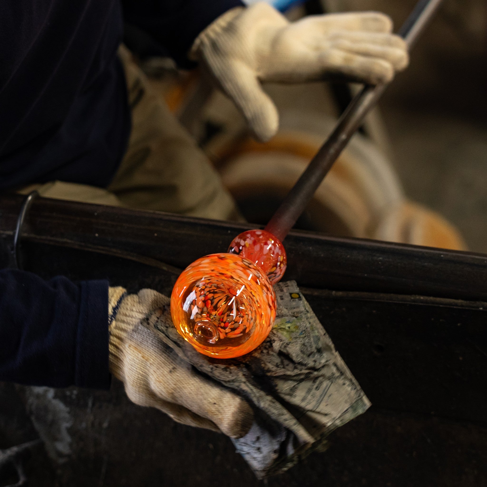 津軽びいどろ にほんの色 ふうけい 一輪挿し 春の丘 ピンブロー成形で作り上げる青森県の伝統工芸品の一輪挿し