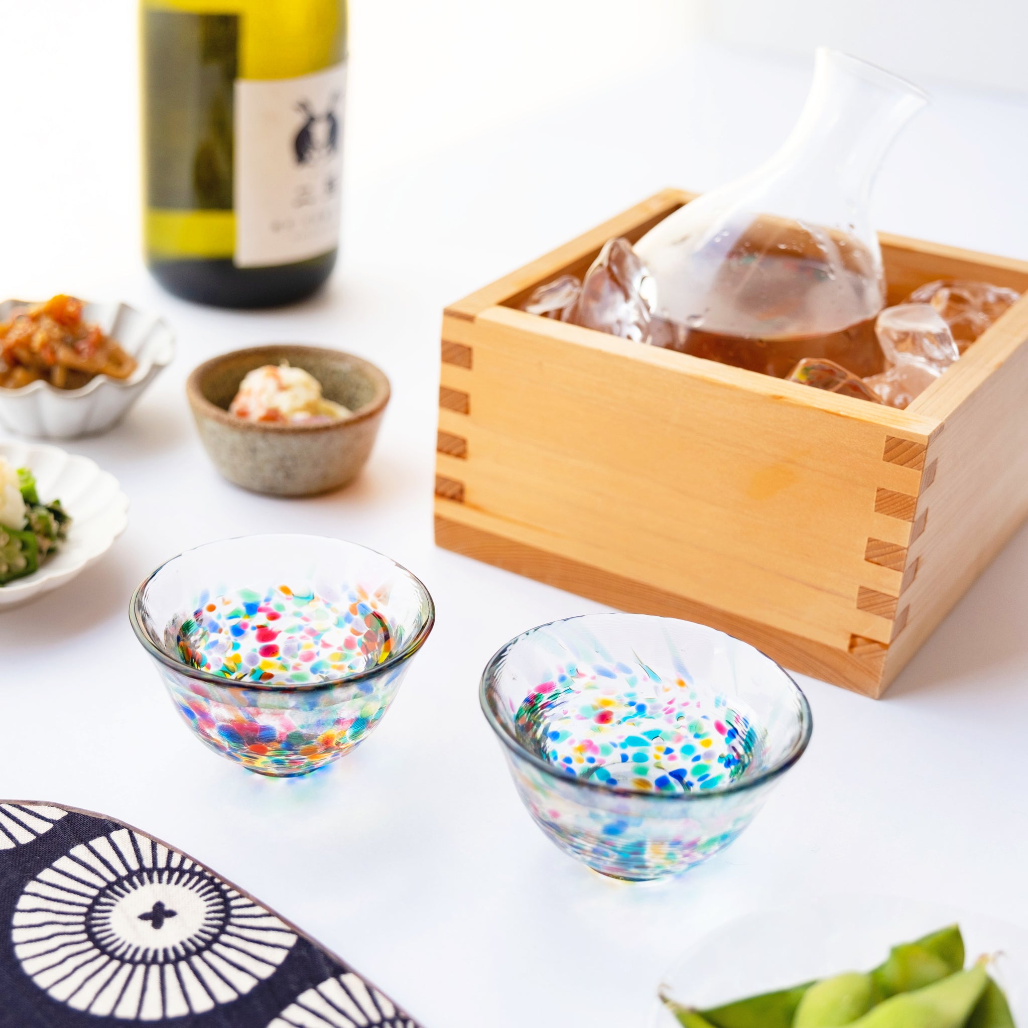 津軽びいどろ 盃コレクション 盃ねぶた流し 日本酒が注がれた盃の画像