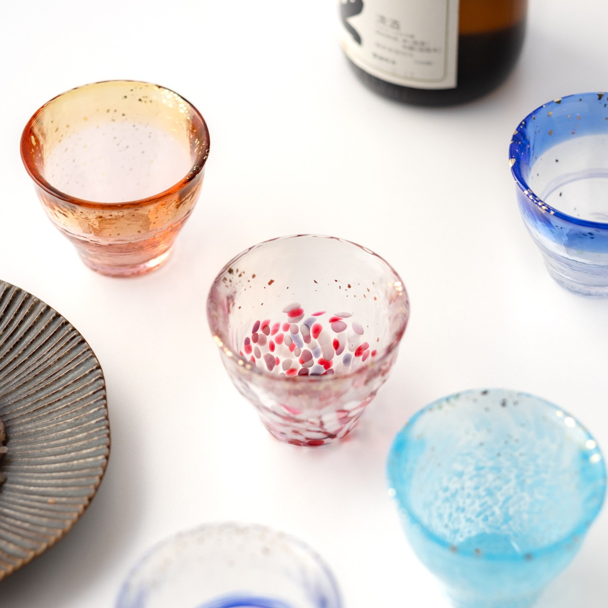 津軽びいどろ 金彩ぐいのみ こぼれ桜