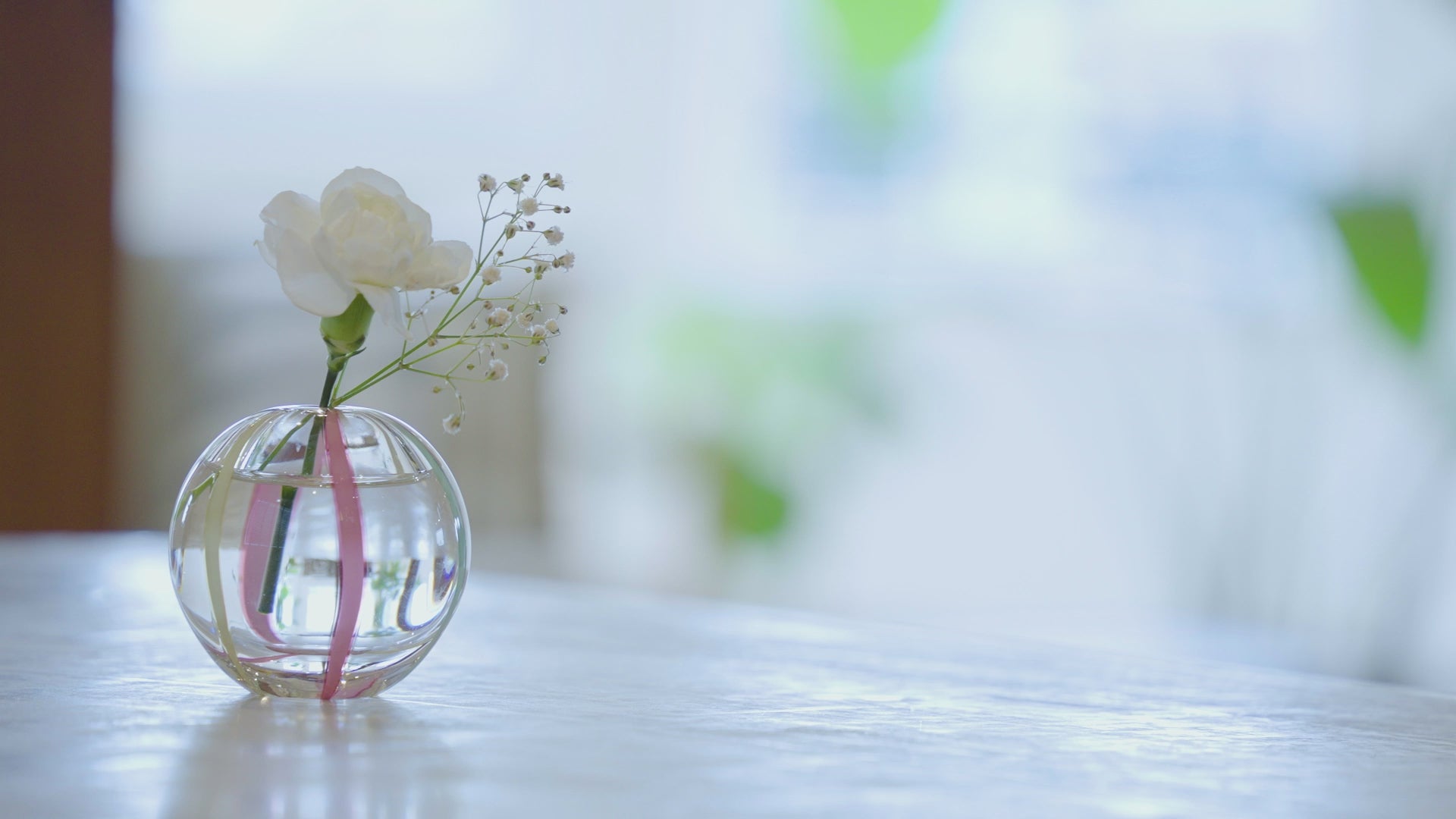 津軽びいどろ 彩手鞠 花雲 一輪挿し 花瓶の使用イメージとお手入れ方法
