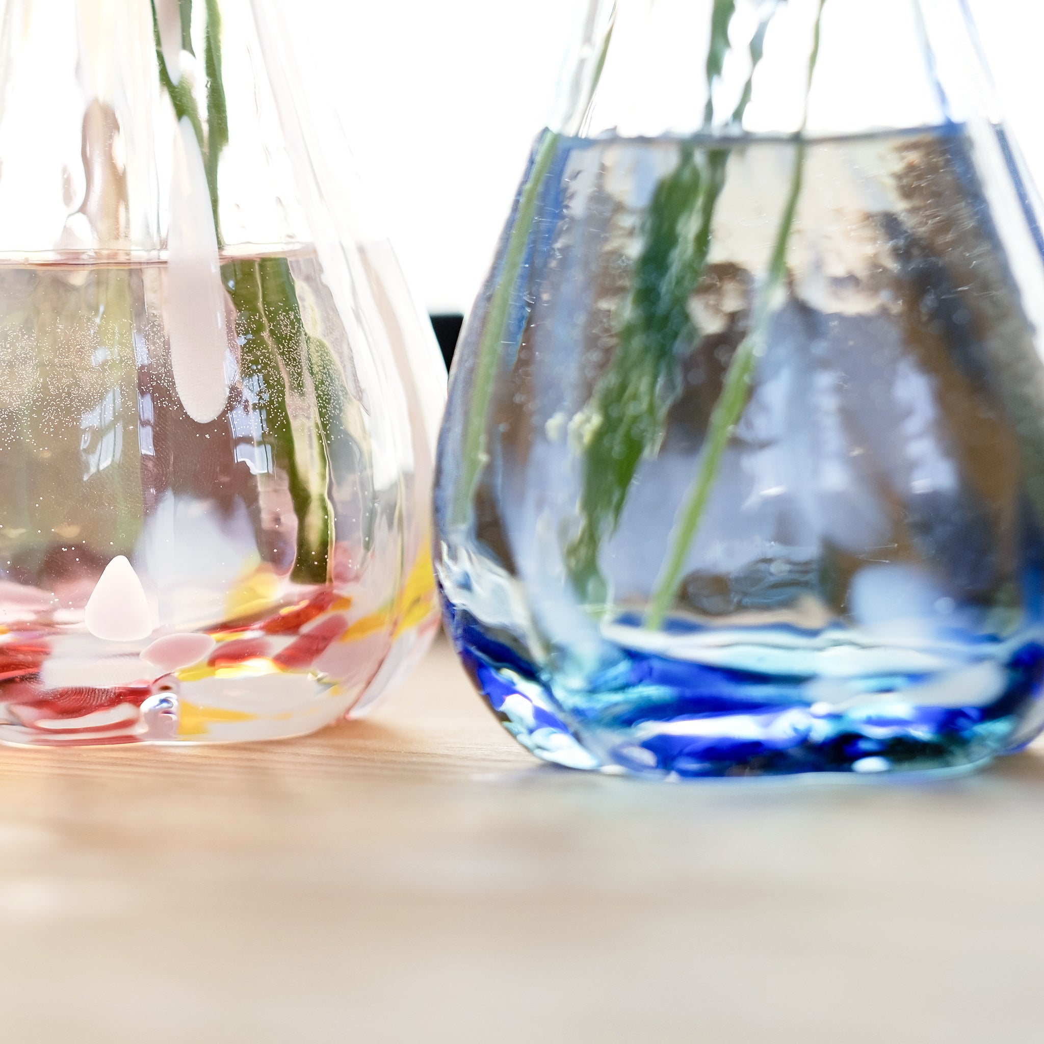 津軽びいどろ 花ひかり シーブルー 花器の下部の画像