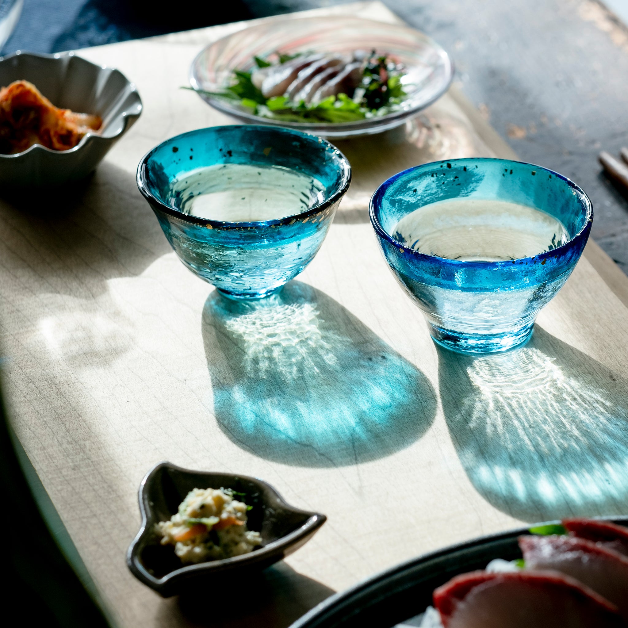 津軽びいどろ あおもりの海 盃 太平洋 食卓に並ぶ盃の画像