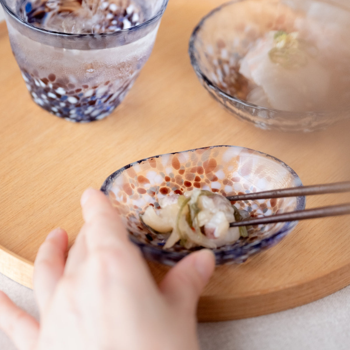 津軽びいどろ 津軽の花 三つ足豆皿 片栗 青森県の伝統工芸品 ガラスの豆皿