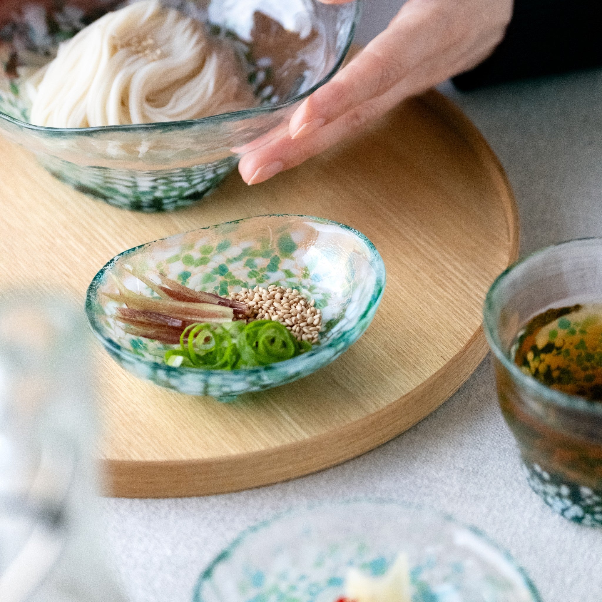 津軽びいどろ 津軽の花 多様鉢水芭蕉 冷麺に最適ながらすばちとガラス鉢とガラス小皿