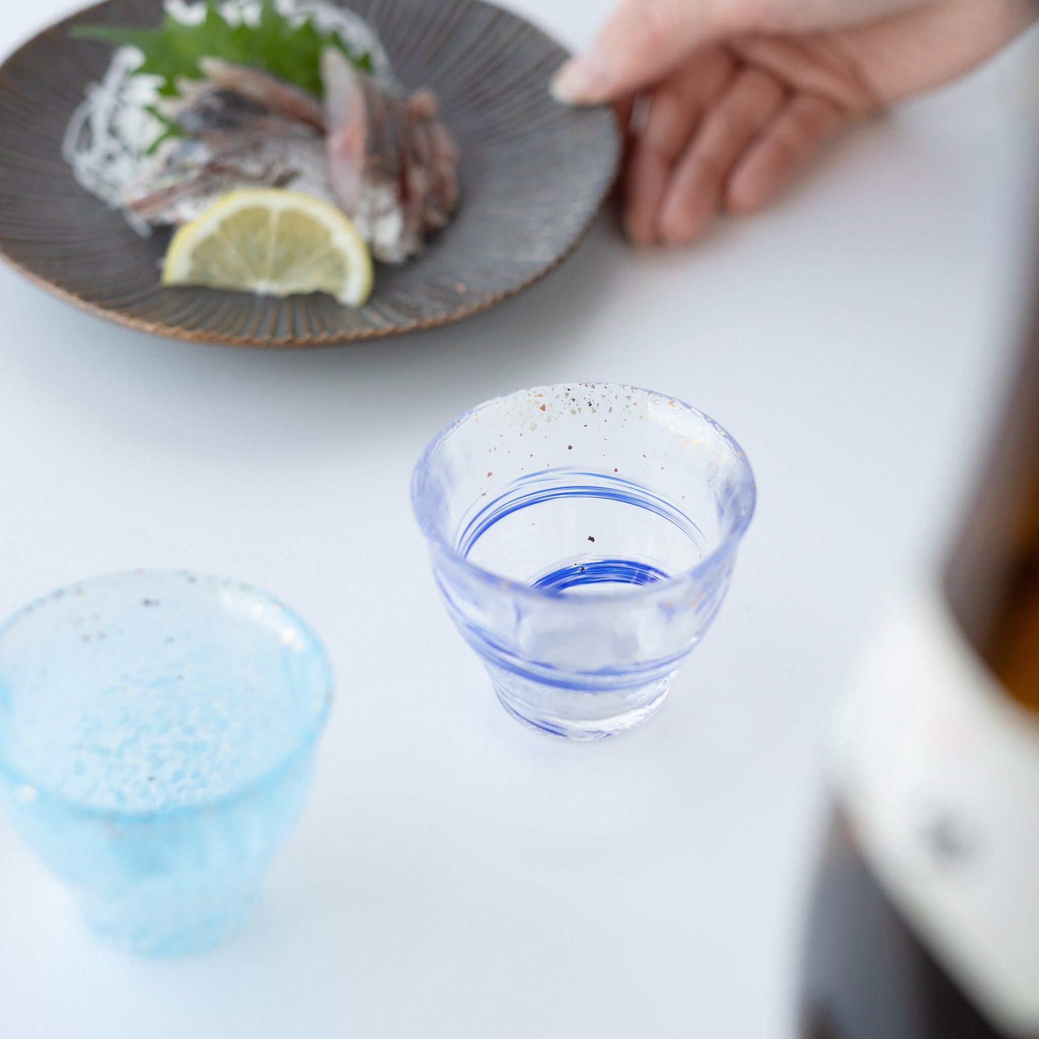 津軽びいどろ 金彩ぐいのみ すずし風 | 大きいサイズのおしゃれな
