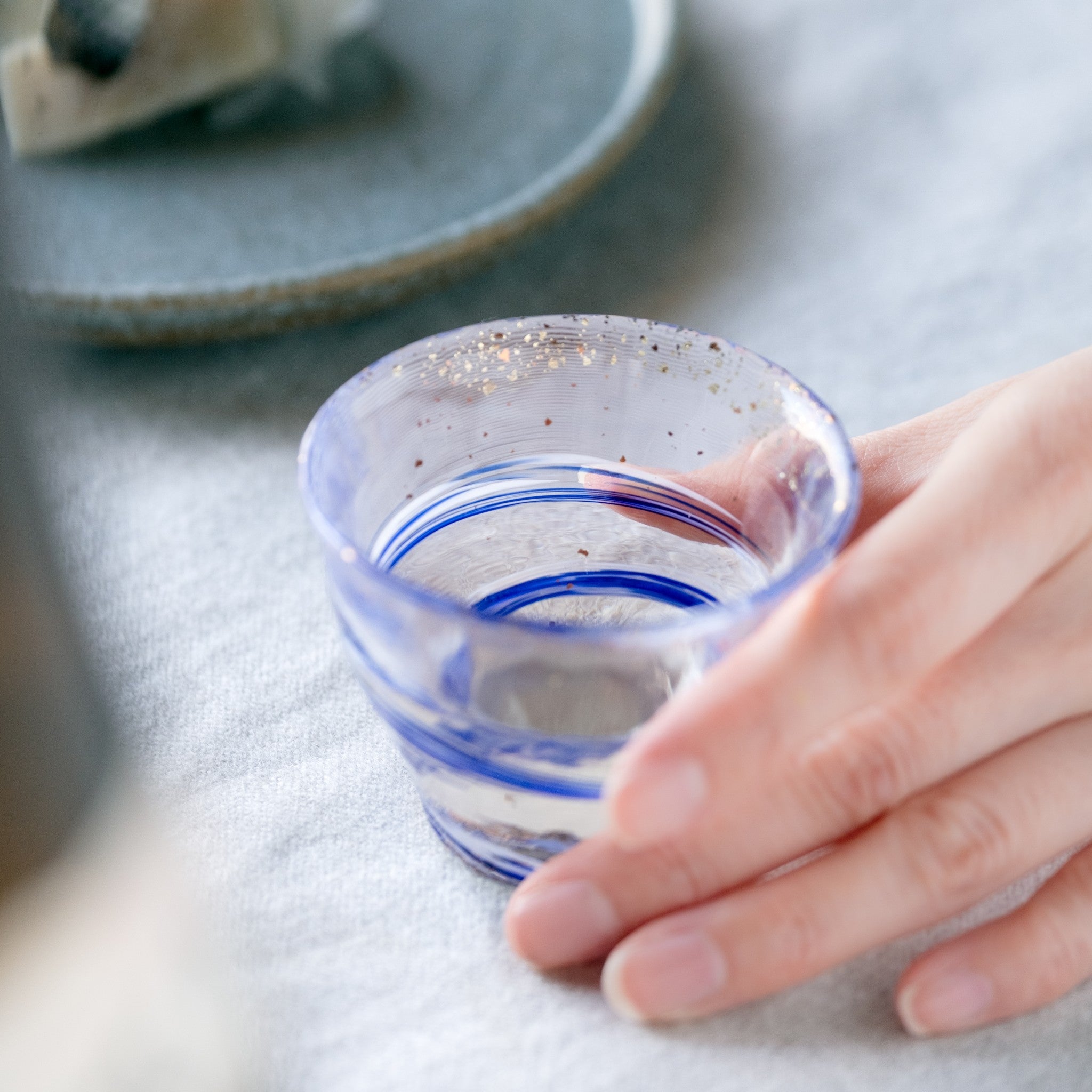 津軽びいどろ 金彩ぐいのみ すずし風 | 大きいサイズのおしゃれな