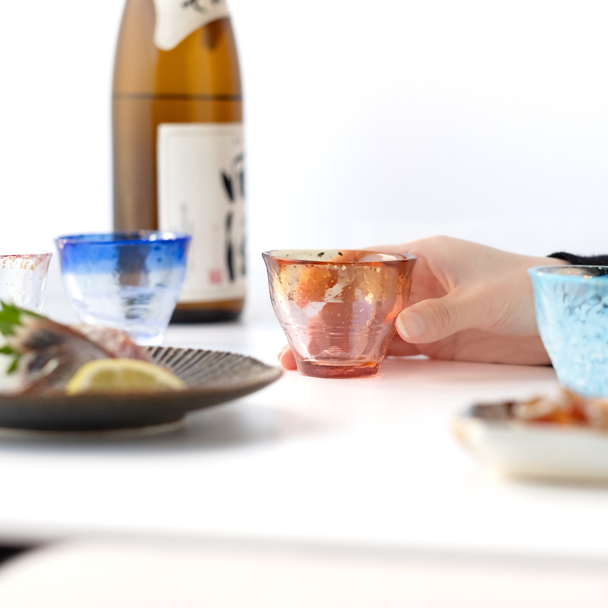 津軽びいどろ 金彩ぐいのみ あかね空 暖色系のガラスおちょこ 青森の伝統工芸品