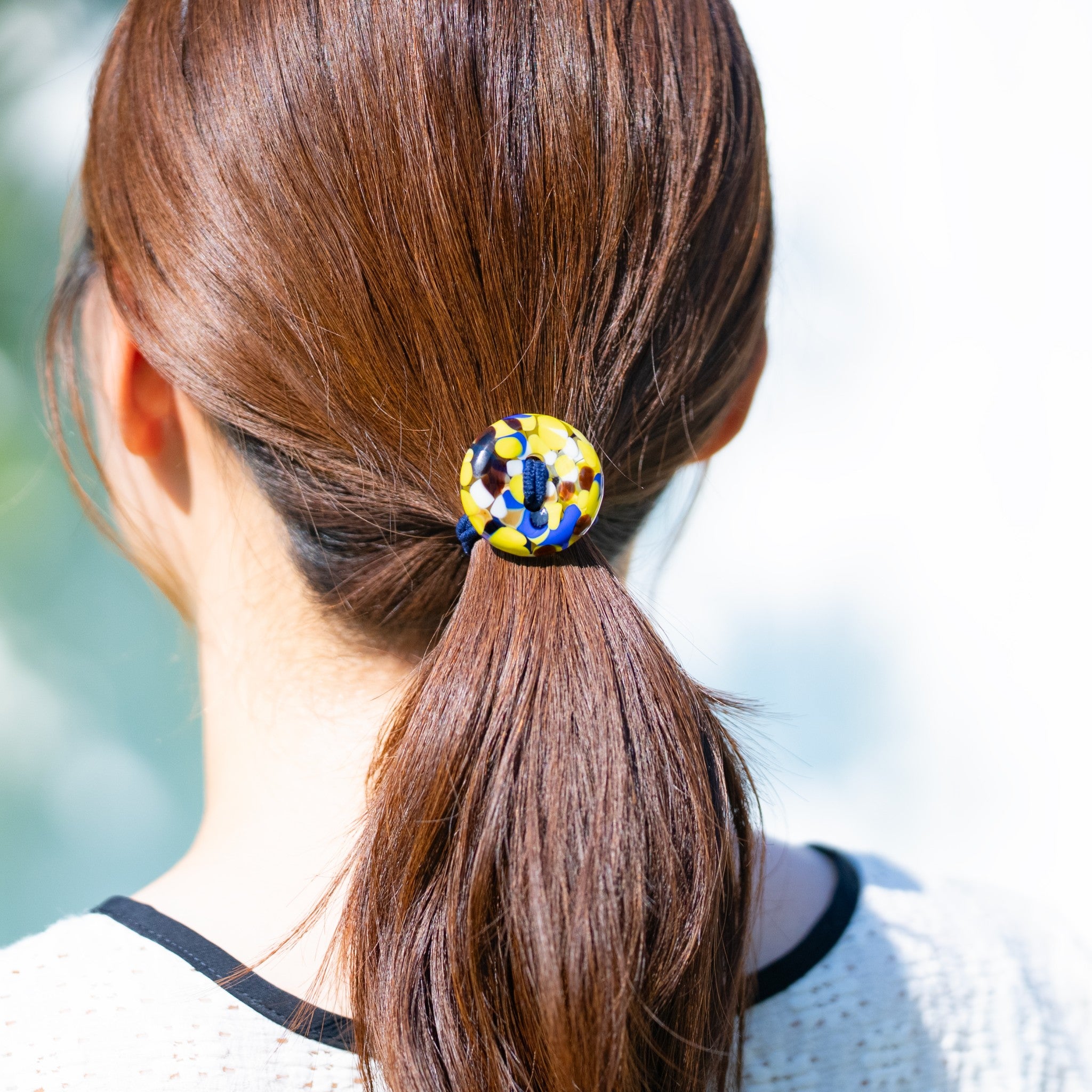 津軽びいどろ ヘアドロップ ヘアゴム檸檬 ガラスのヘアアクセサリー 着用画像