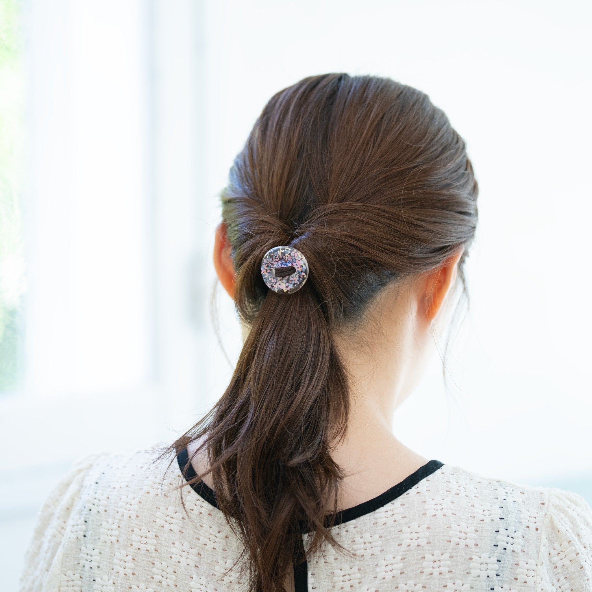 津軽びいどろ ヘアドロップ ヘアゴムさくら ガラスのヘアアクセサリー 着用画像
