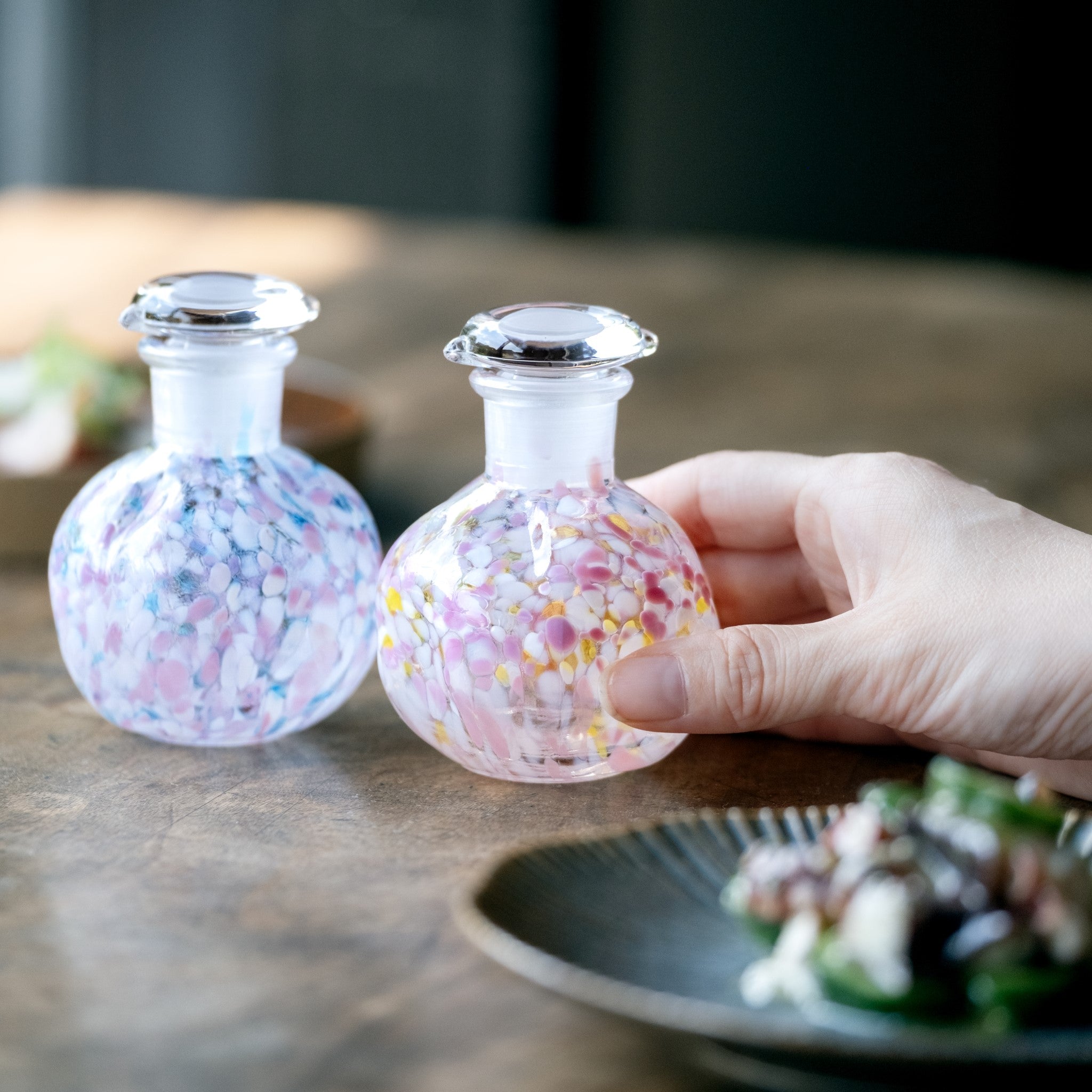 津軽びいどろ さくらさくら 醤油差し 桜と菜の花 | おしゃれなガラス
