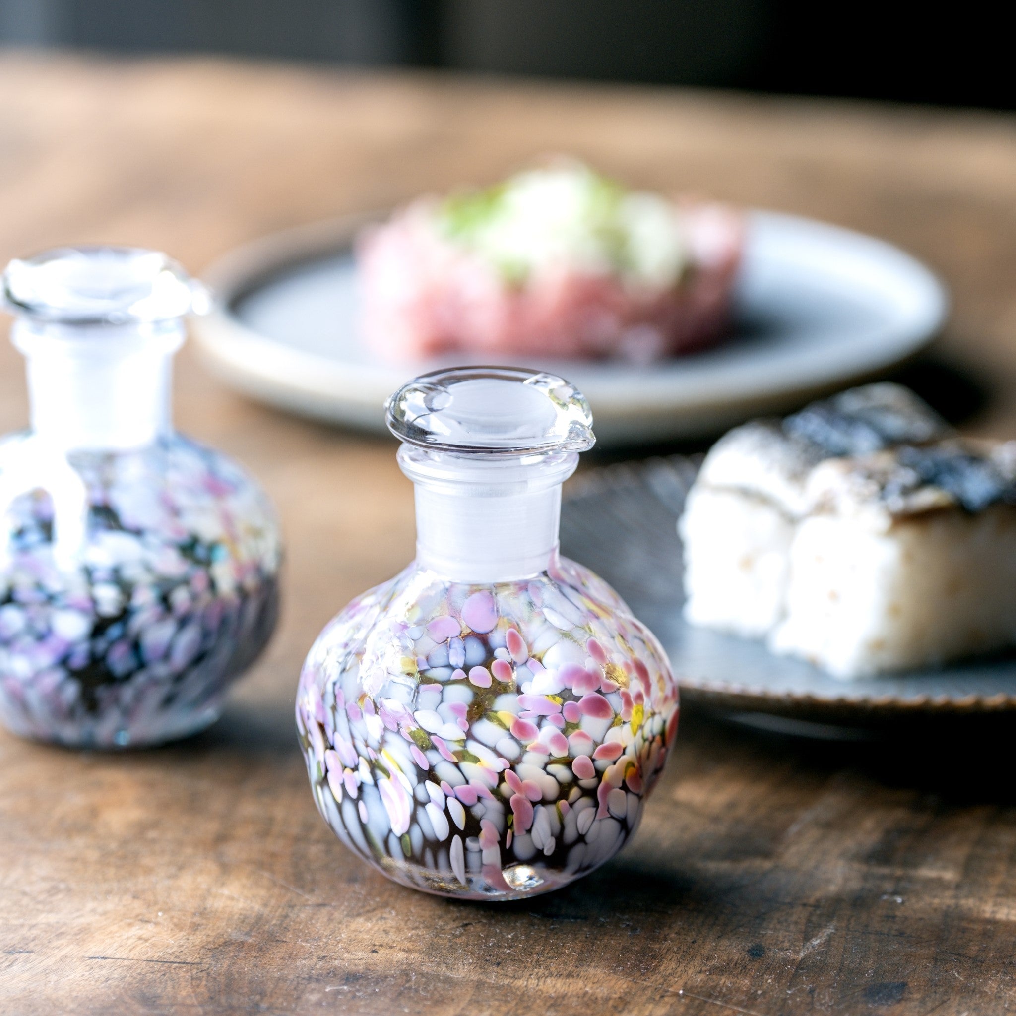 津軽びいどろ さくらさくら 桜と菜の花 醤油差し 醤油が入った調味料入れの画像