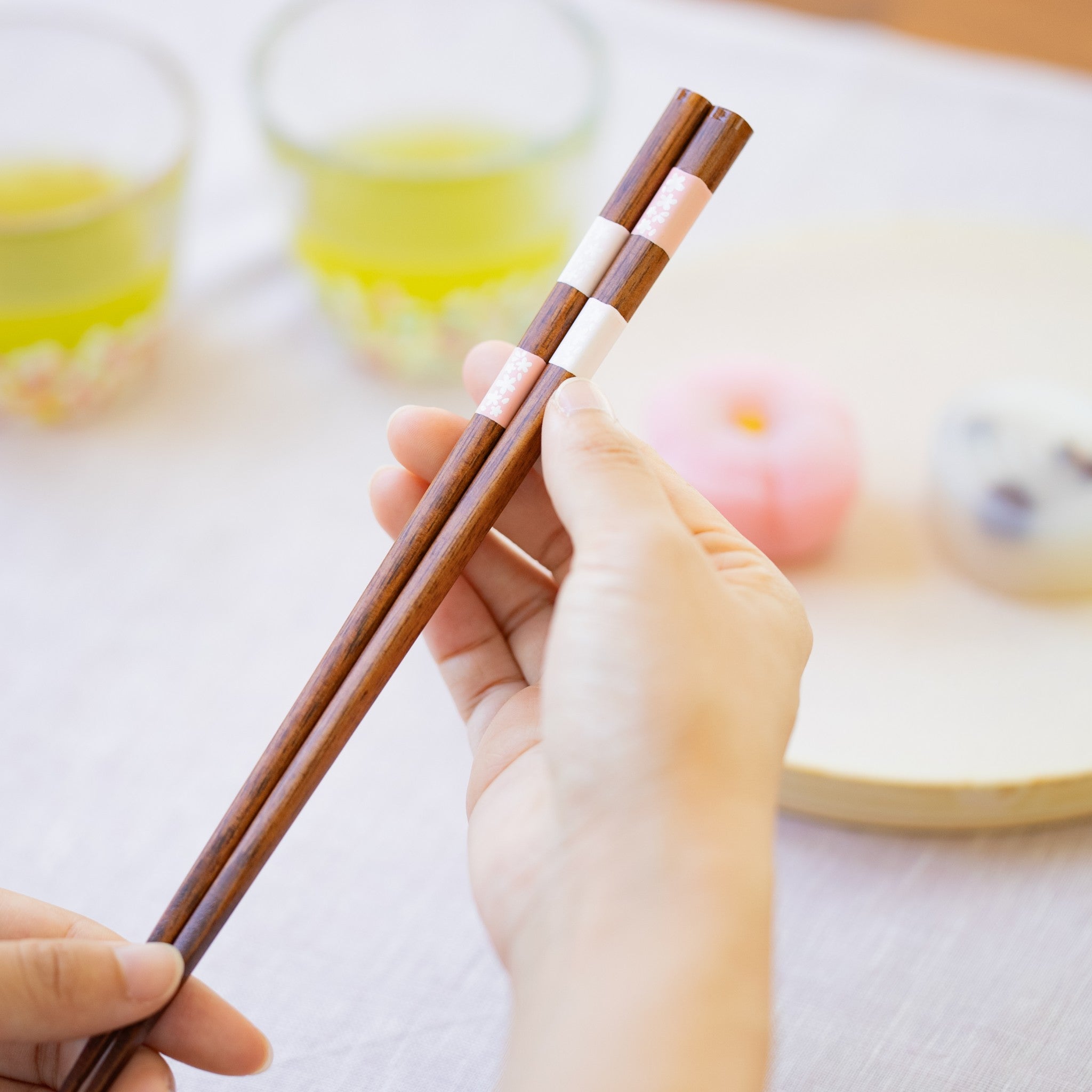 津軽びいどろ sakura sakuraしずく箸置/箸セット 若狭塗の箸