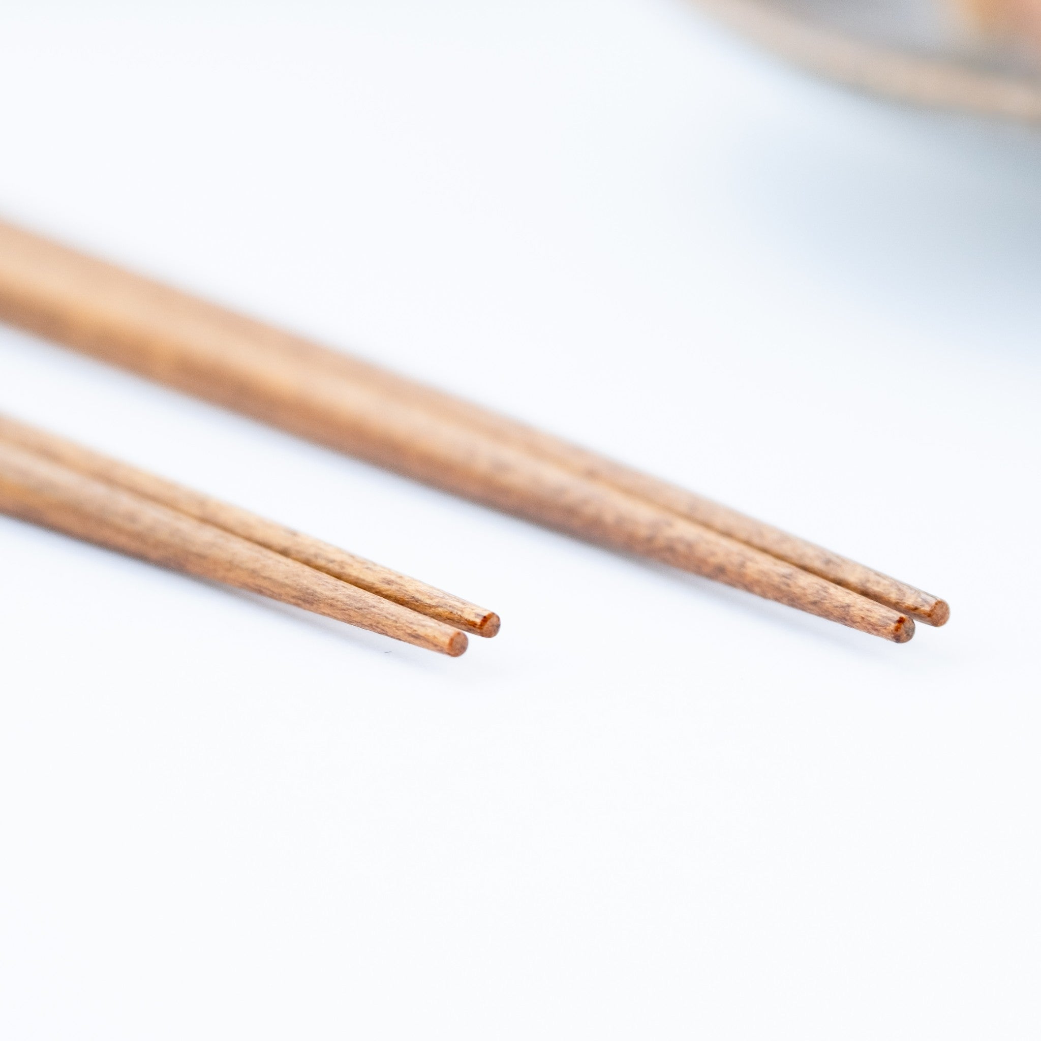 津軽びいどろ NEBUTA ねぶた箸置箸セット 若狭塗の箸の先端のアップ画像