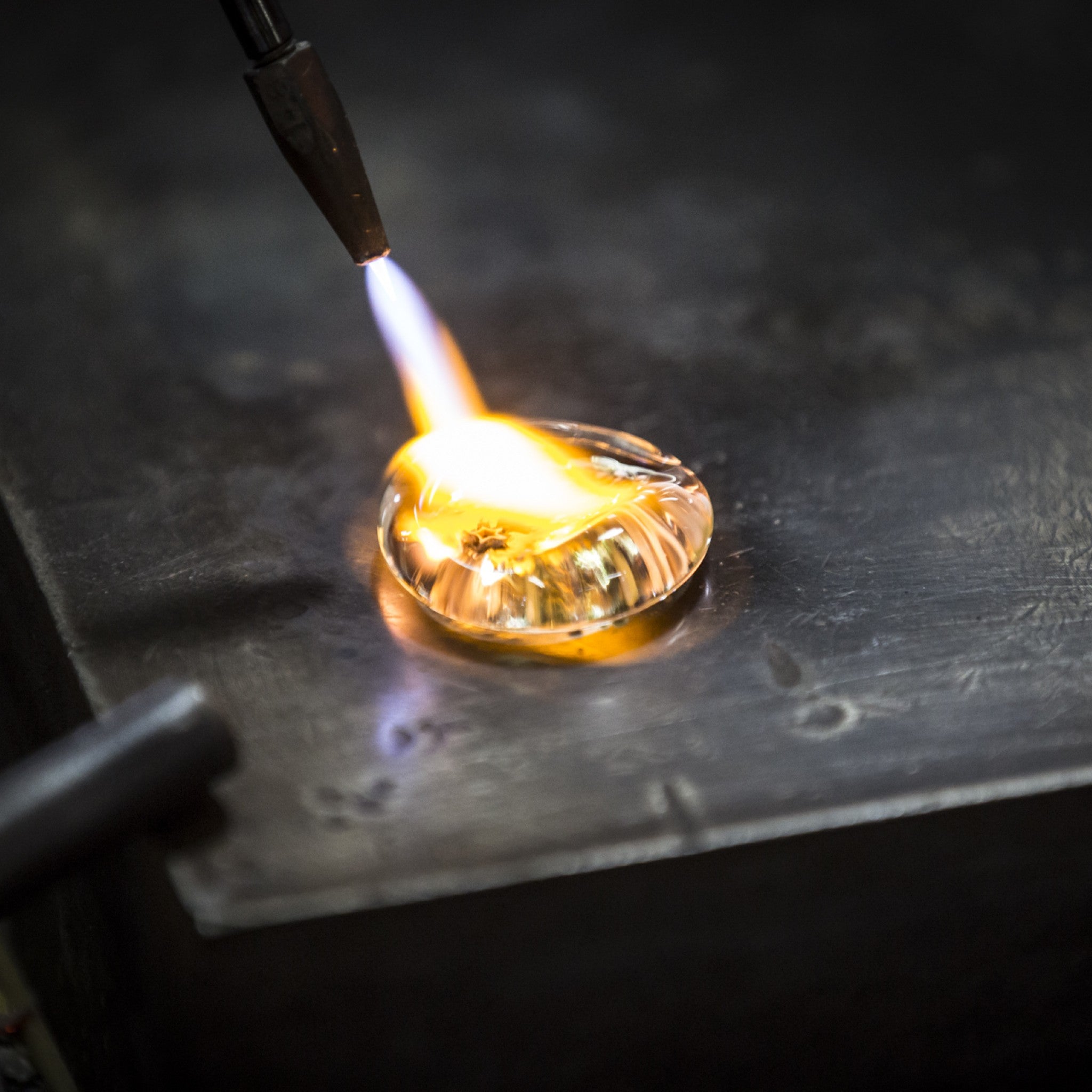 津軽びいどろ NEBUTA ねぶた箸置箸セット ガラス箸置きの製造風景