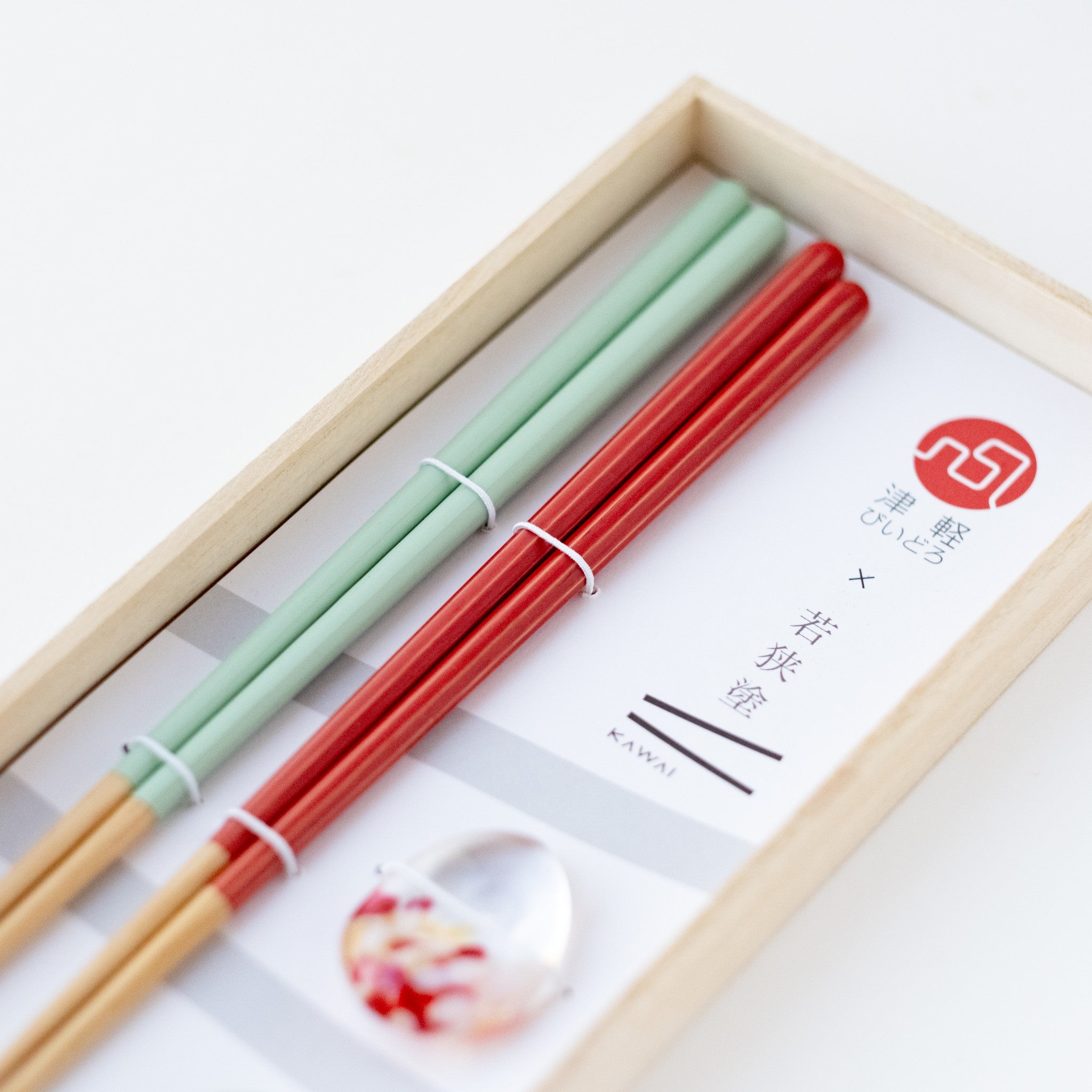 津軽びいどろ 津軽自然色りんご りんご箸置/箸セット | 結婚祝いや