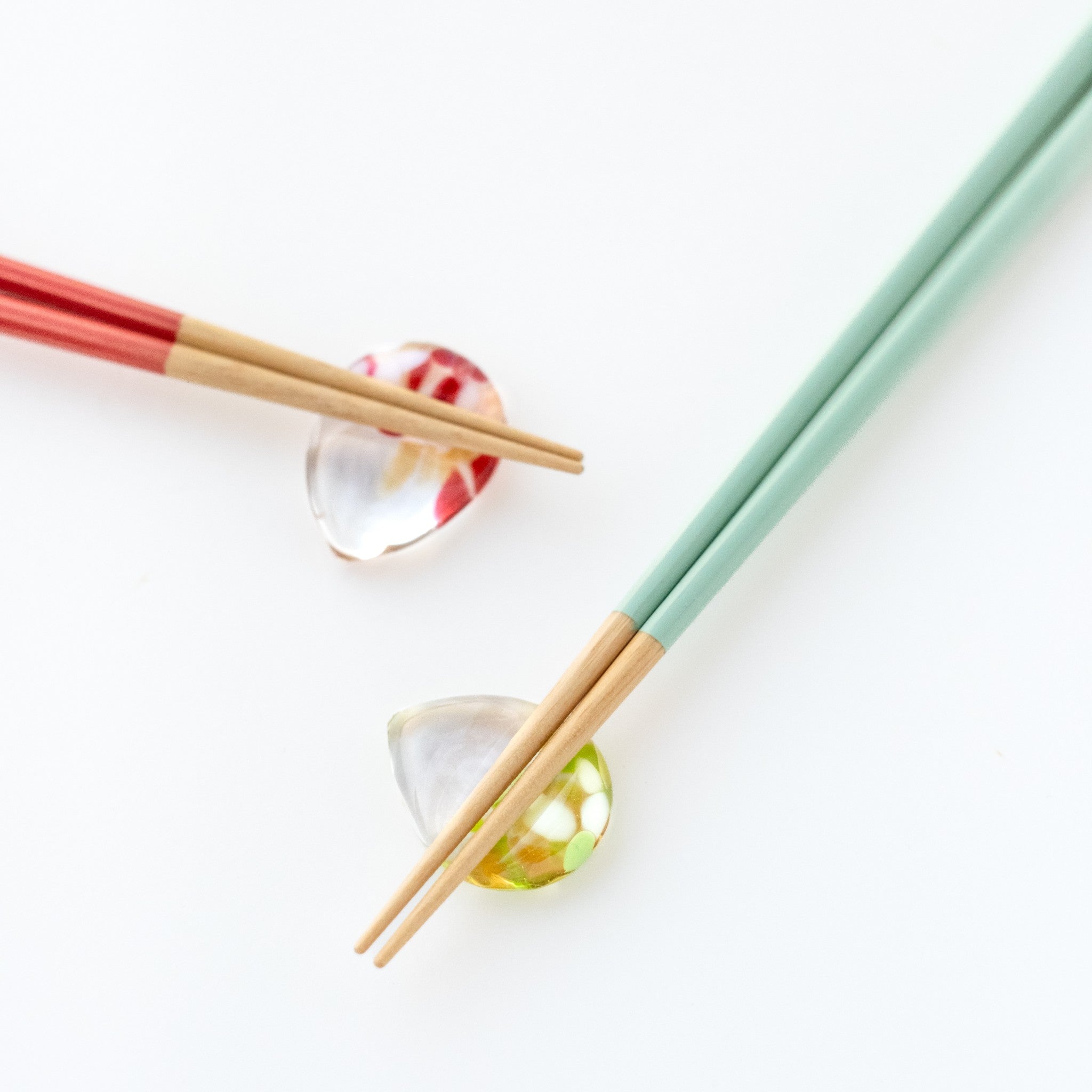 津軽びいどろ 津軽自然色りんご りんご箸置/箸セット | 結婚祝いや