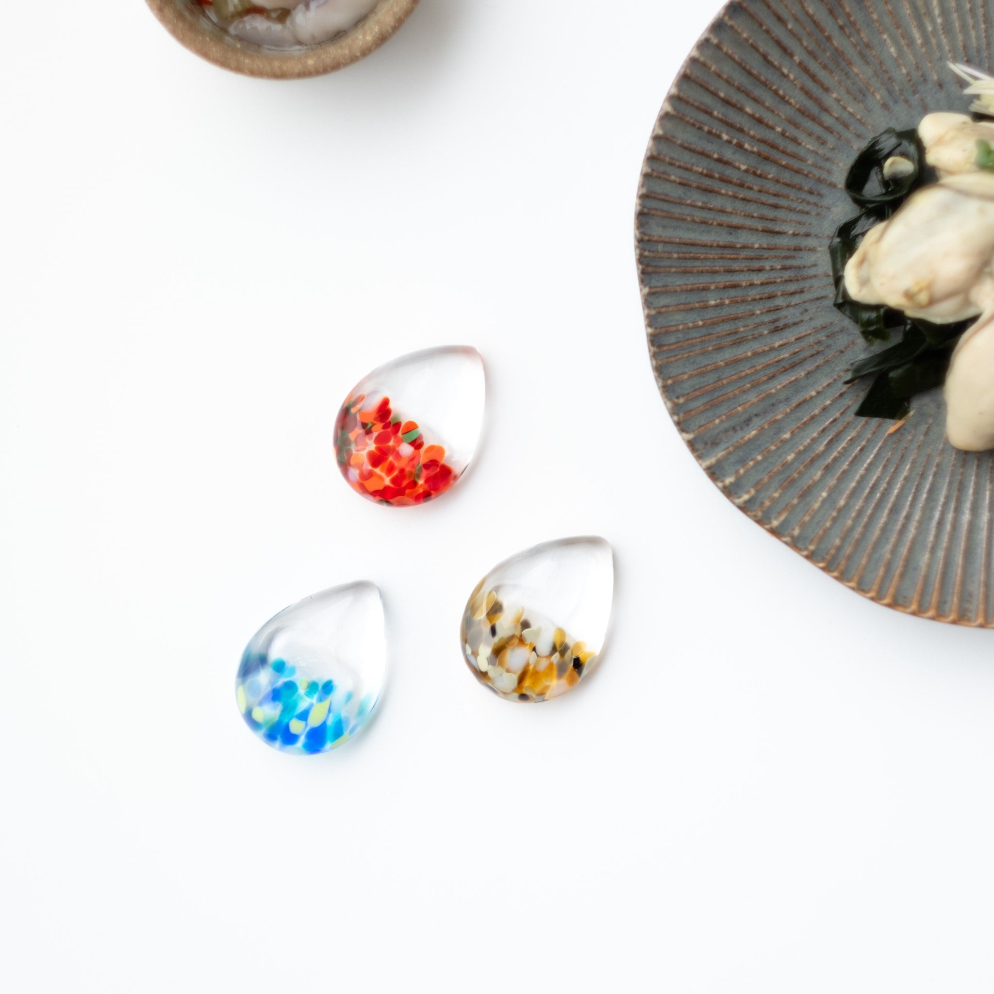 津軽びいどろ 白神の森響 箸置き ニホンカモシカ 食卓に並ぶ箸置きの画像