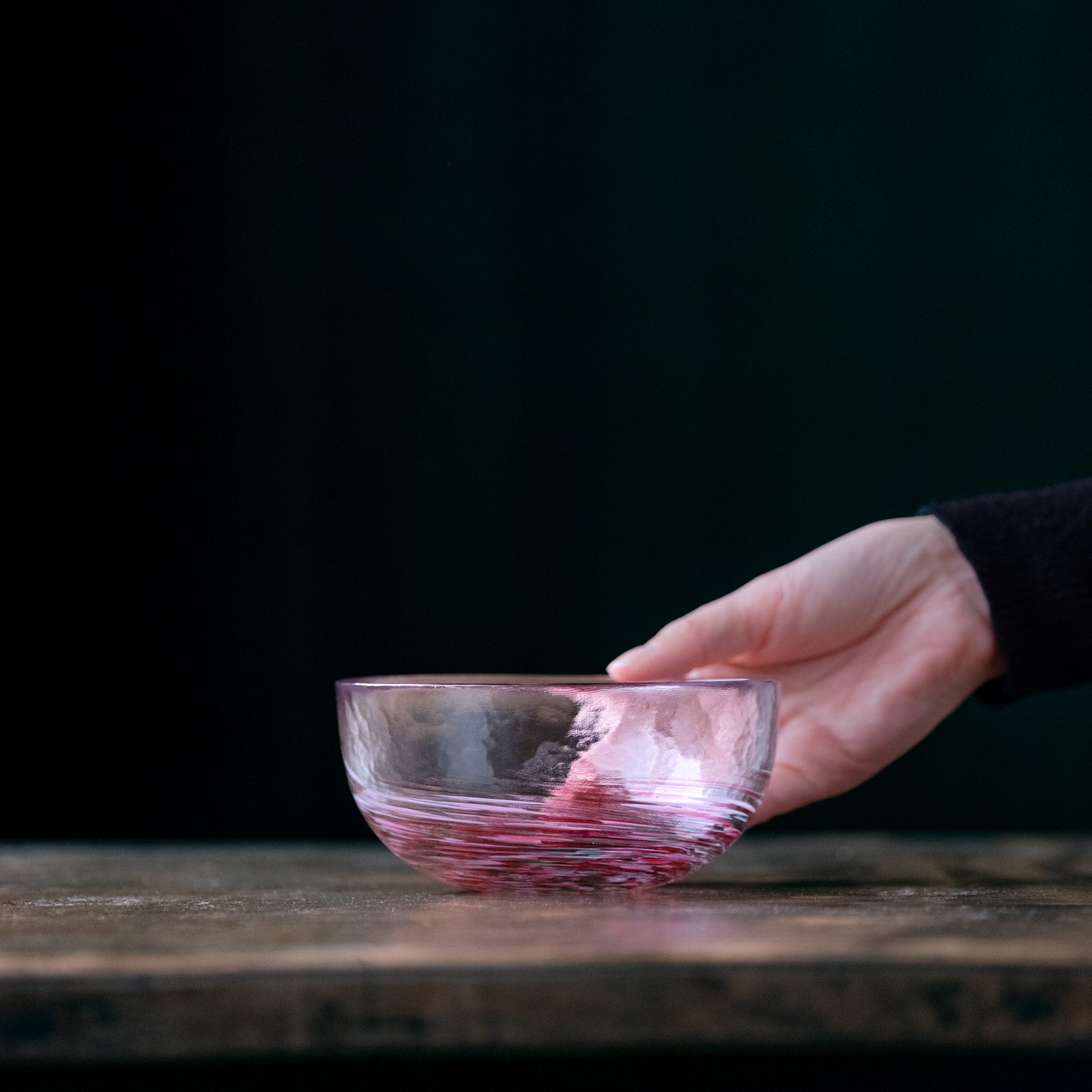 津軽びいどろ 六の色(むつのいろ) 小鉢 花 ピンク色のガラスの器の画像