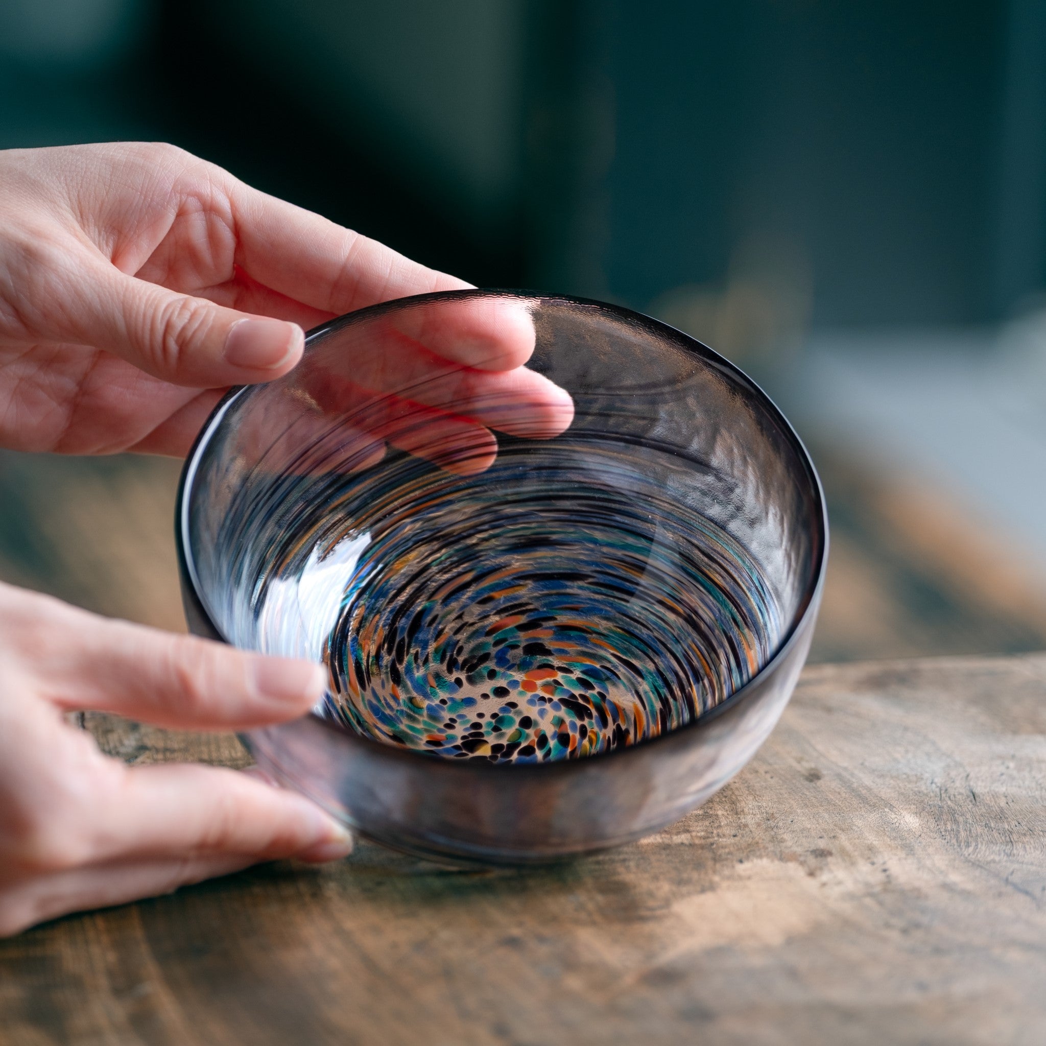 津軽びいどろ 六の色(むつのいろ) 小鉢 夜 黒色モチーフのがらすガラス小鉢の画像