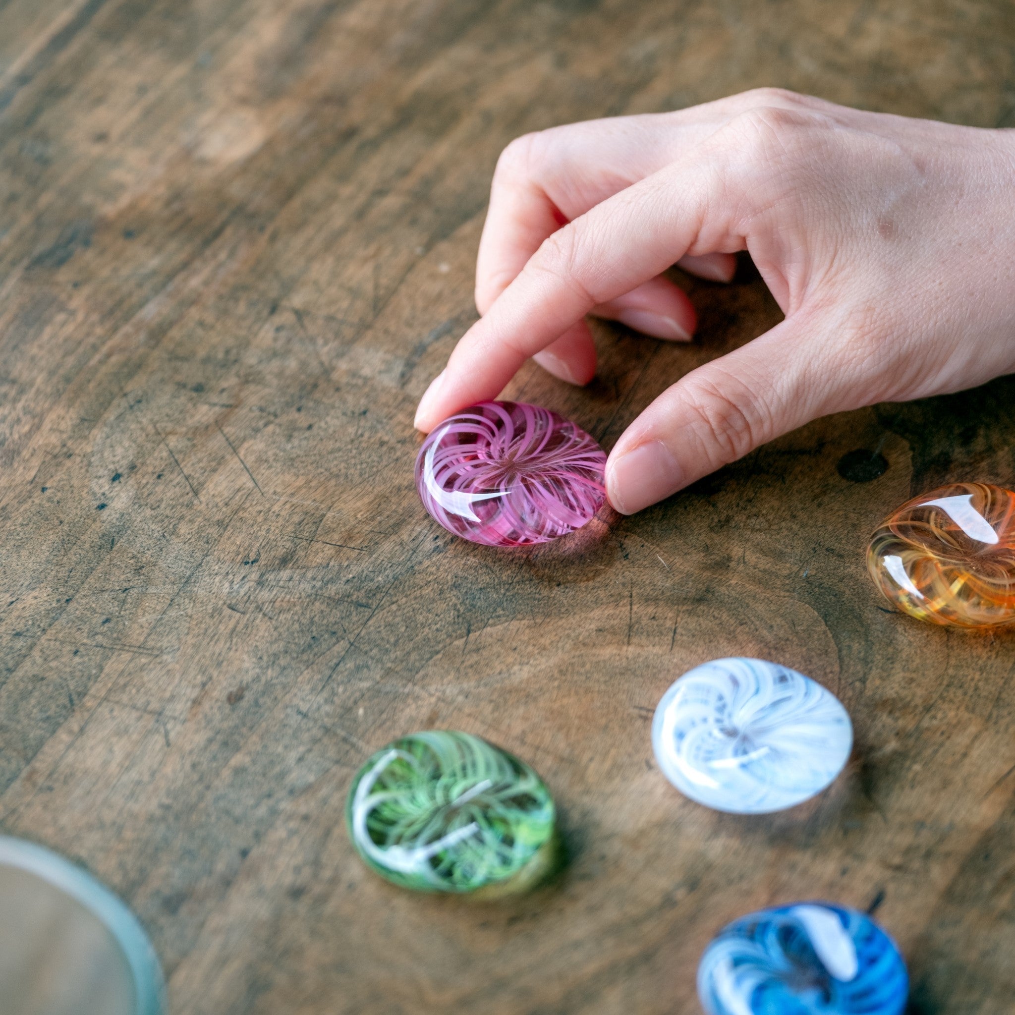 津軽びいどろ 六の色(むつのいろ) 箸置き 花 | おしゃれなガラスの