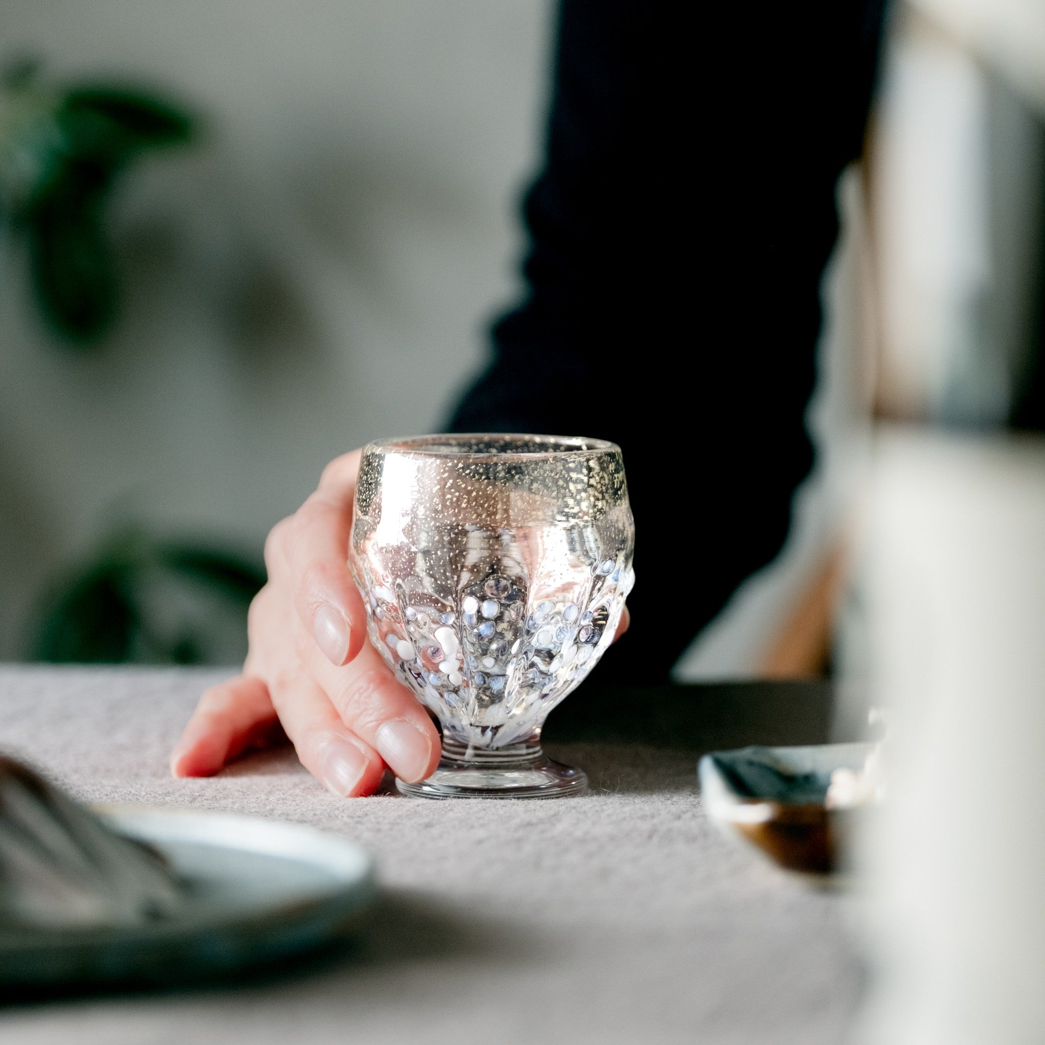 【販路限定】津軽びいどろ 雪うつし つぶ雪 盃 上品なおちょこ 青森の伝統工芸品