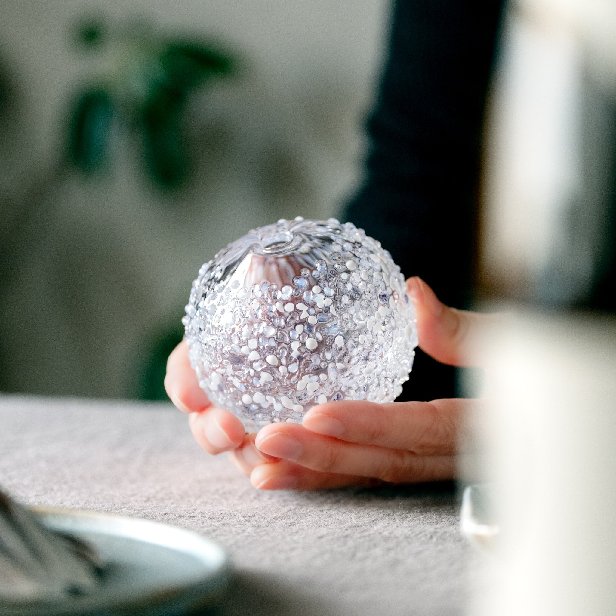 【販路限定】津軽びいどろ 雪うつし ざらめ雪 一輪挿し 雪をイメージして作られた小さな花瓶
