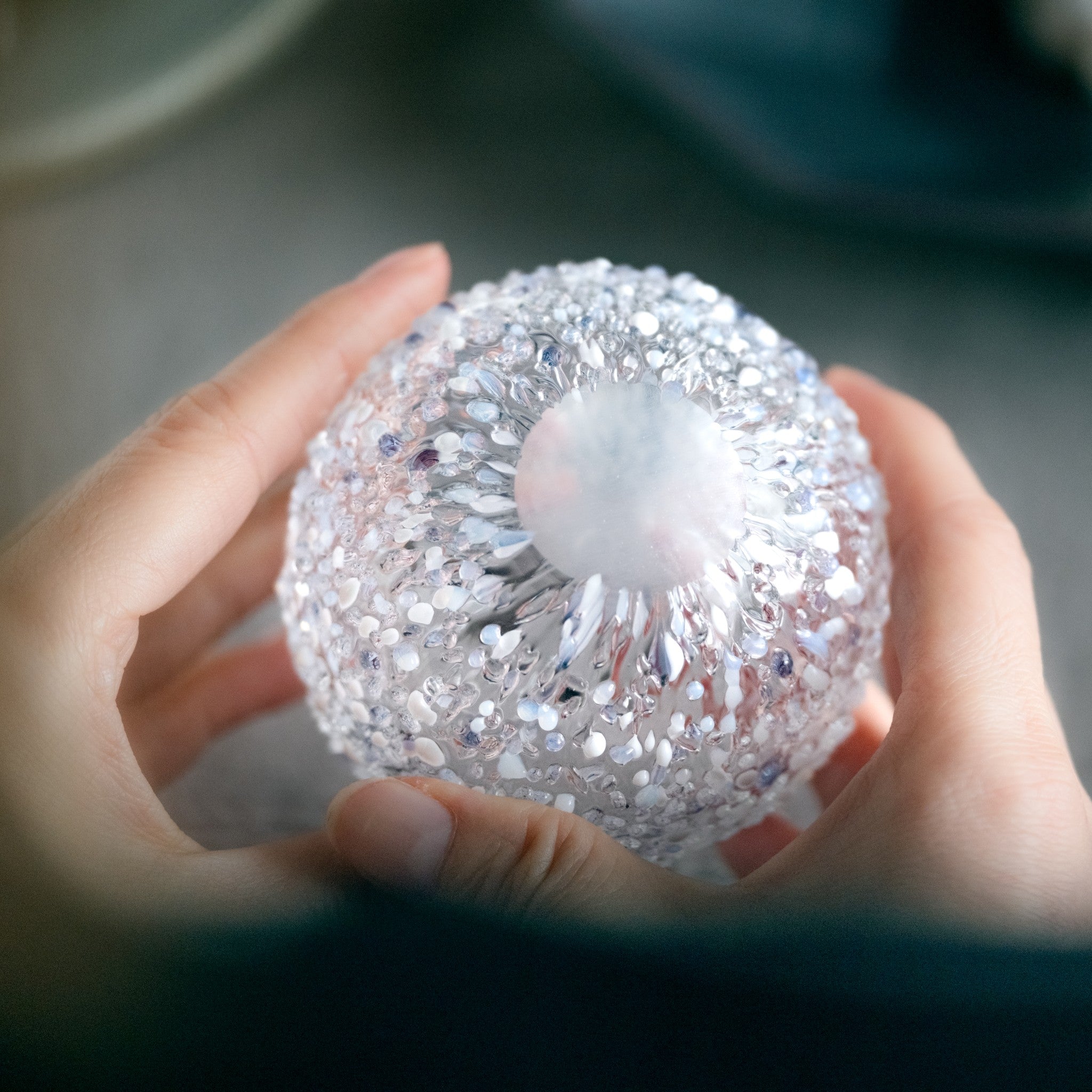 【販路限定】津軽びいどろ 雪うつし ざらめ雪 一輪挿し ガラスの一輪挿しの底面