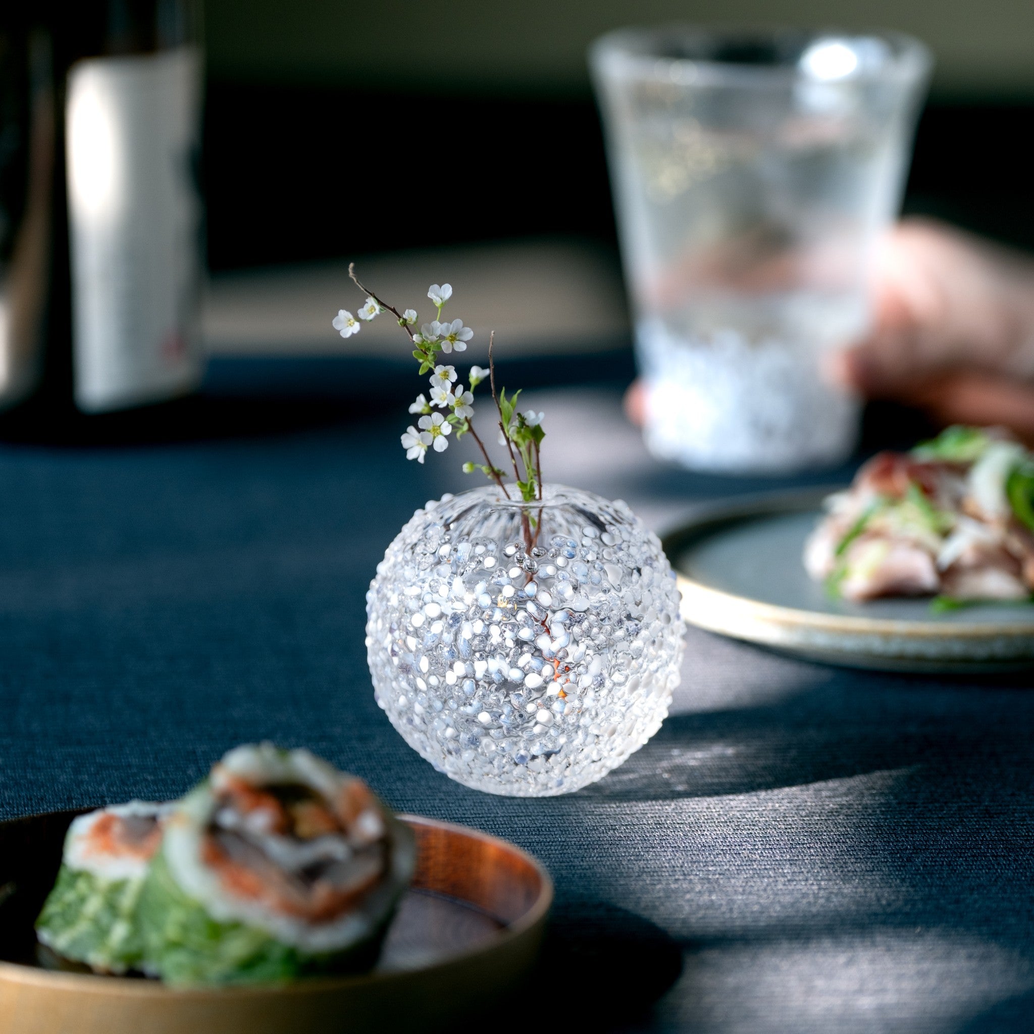 【販路限定】津軽びいどろ 雪うつし ざらめ雪 一輪挿し 小花を生けたかわいらしい小さな花瓶