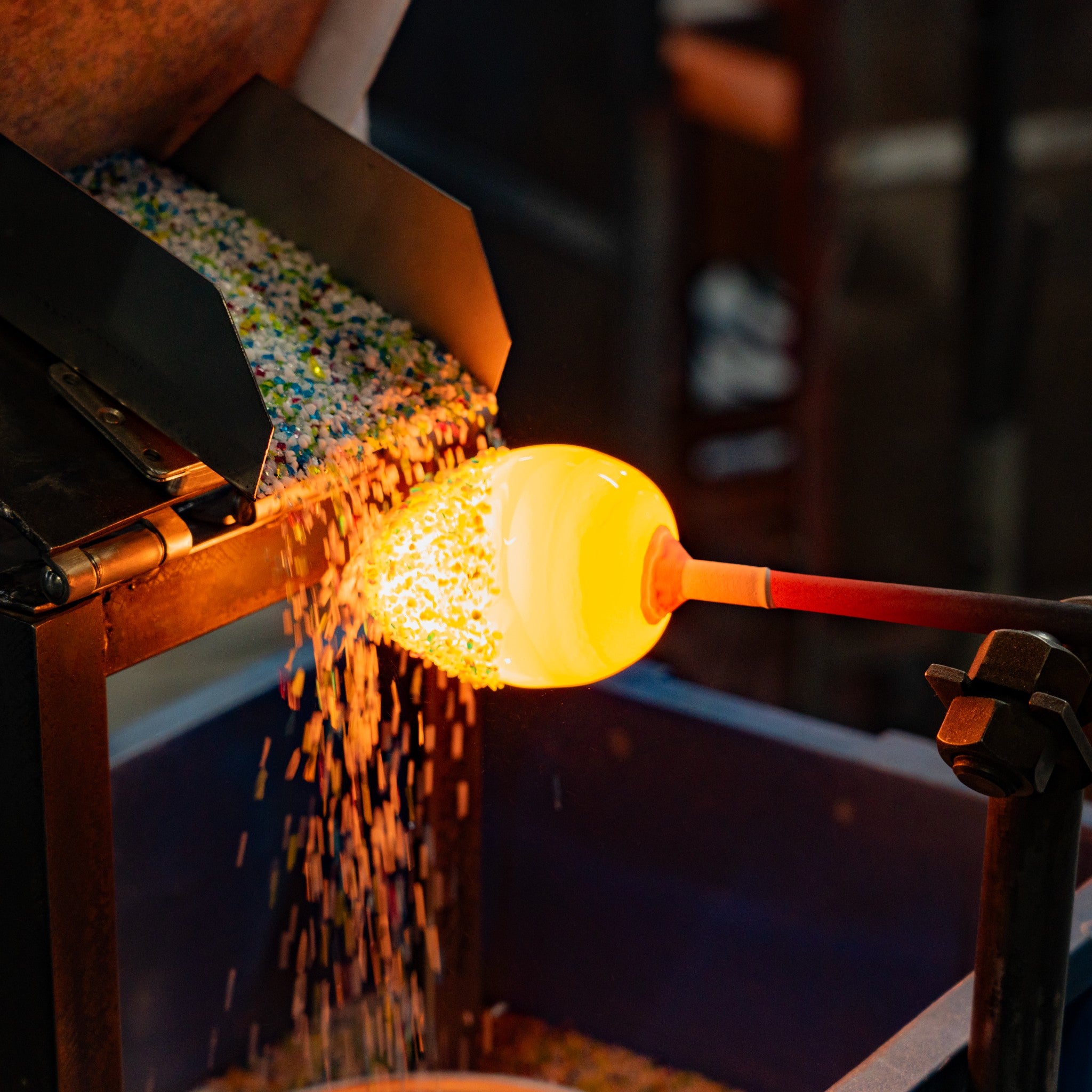 津軽びいどろ にほんの色 ふうけい タンブラー 春の丘 ハンドメイドのグラスの製造風景