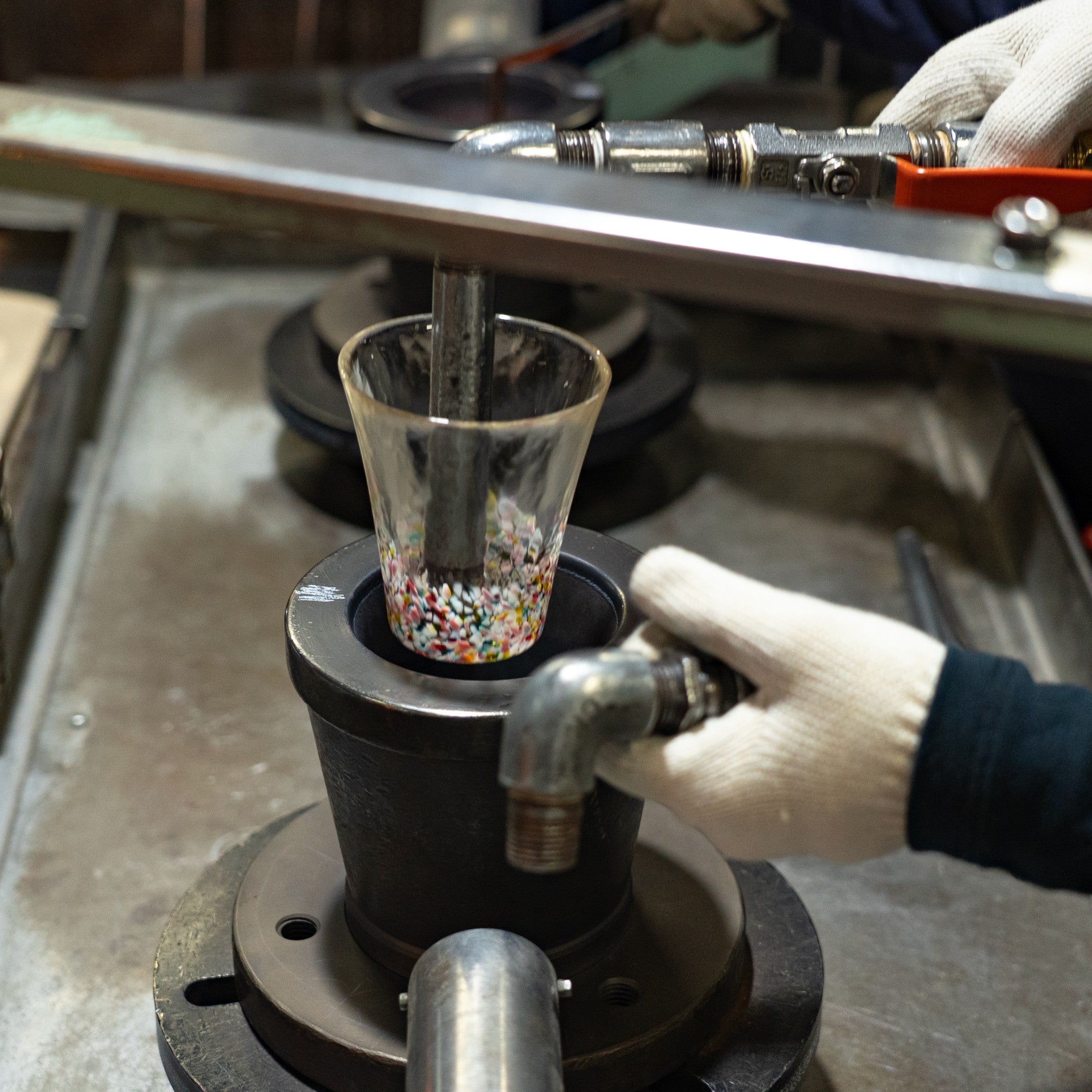 津軽びいどろ にほんの色 ふうけい タンブラー 春の丘 青森県の伝統工芸品津軽びいどろの製造風景