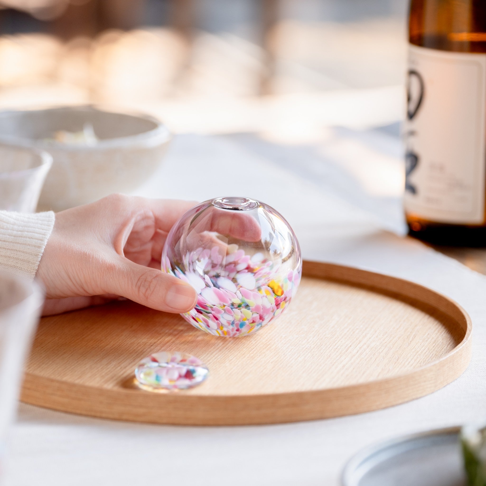 津軽びいどろ にほんの色 ふうけい 一輪挿し 春の丘 まんまるとしたフォルムがかわいいガラス花瓶