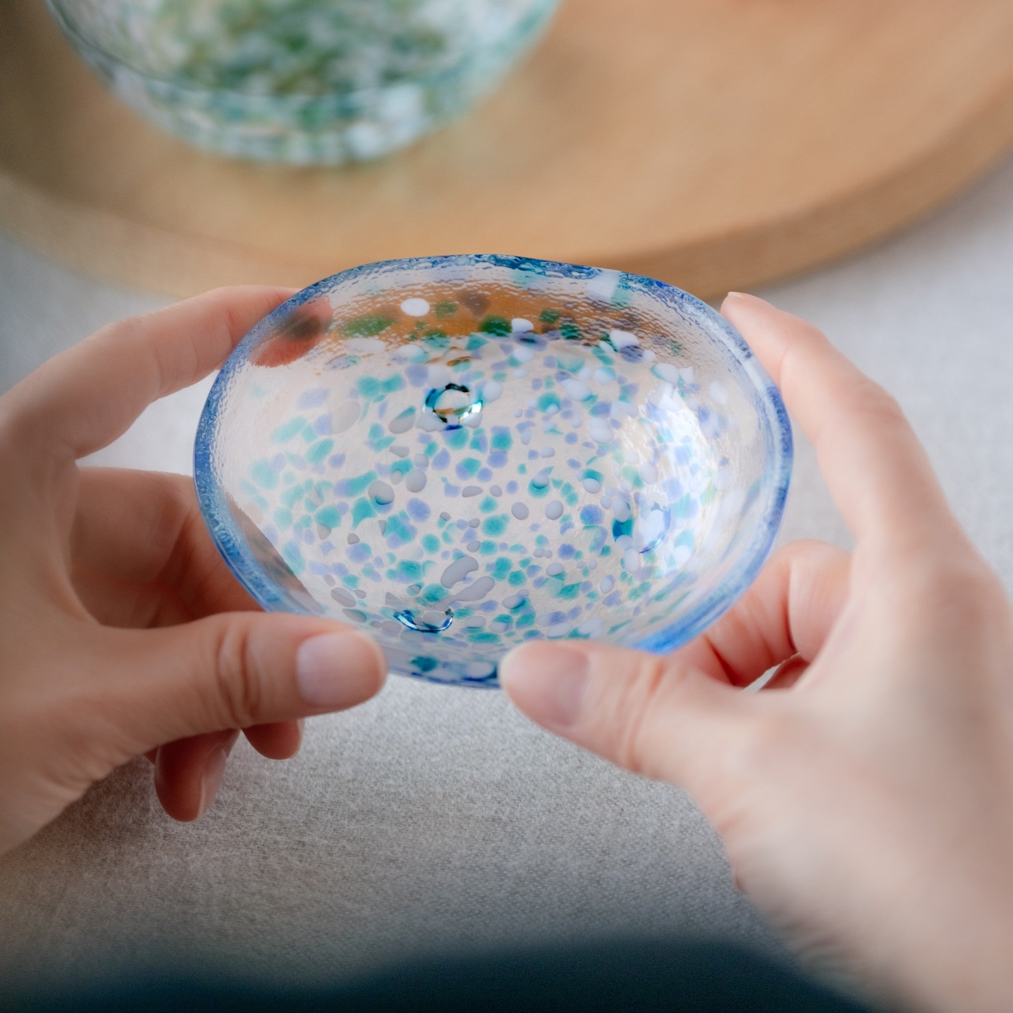 津軽びいどろ 津軽の花 三つ足豆皿紫陽花 | おしゃれで使いやすい
