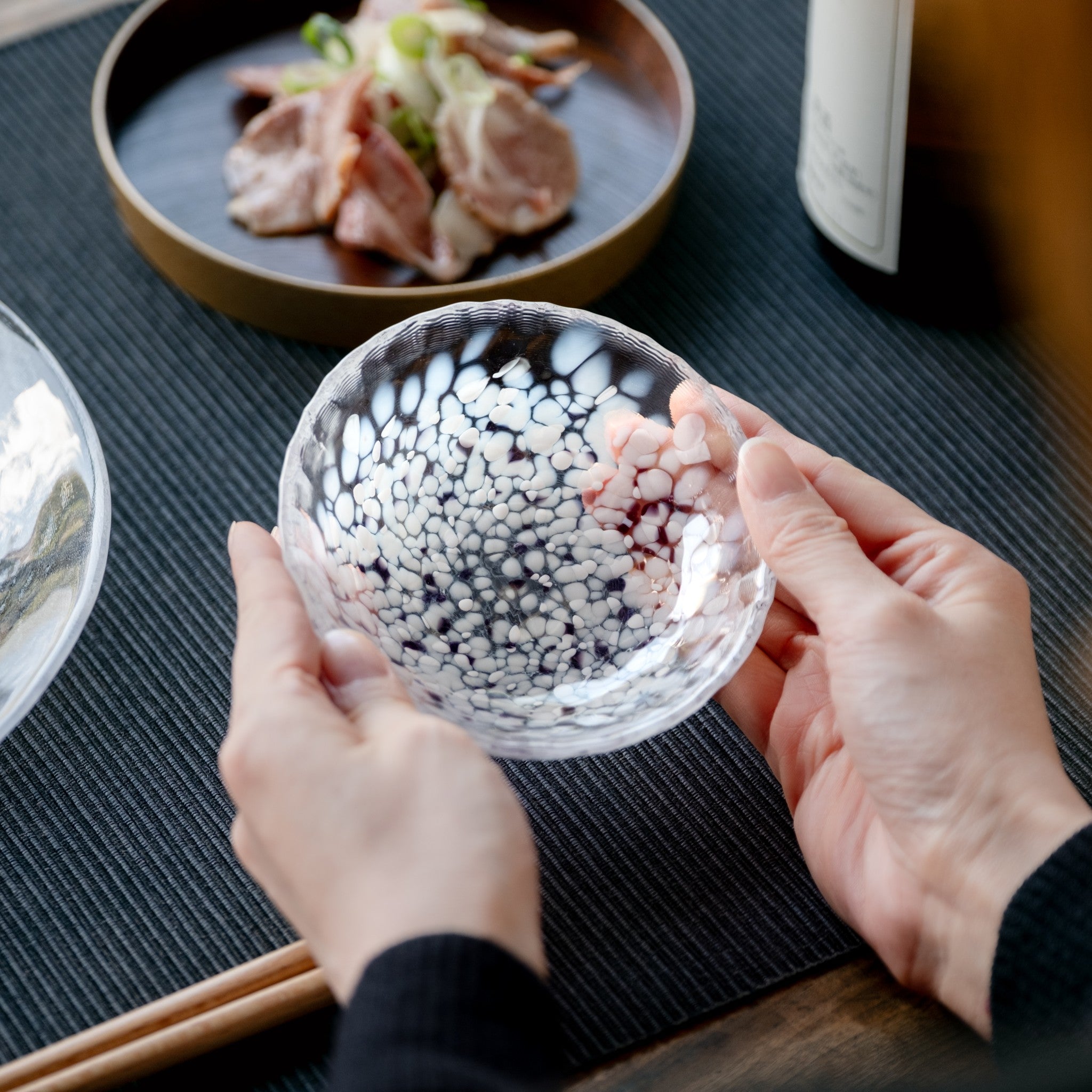 津軽びいどろ 雪うつし わた雪 浅小鉢 | 使い勝手の良いガラス小皿