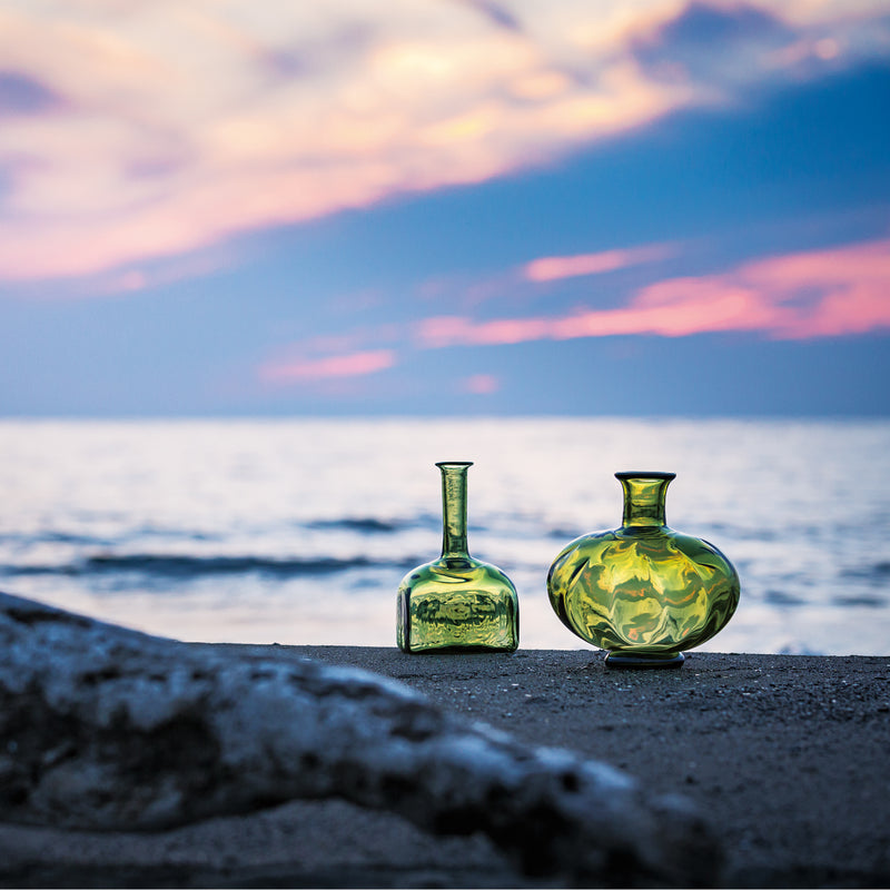 復刻津軽びいどろ 七里長浜 一輪挿し 海岸沿いに置いている花瓶の画像