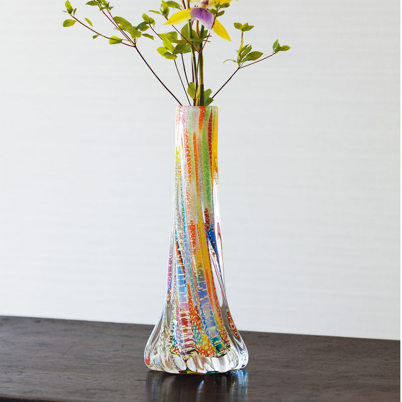 津軽びいどろ 季明かり 金彩一輪挿しねぶた 花材を活けた花瓶の画像