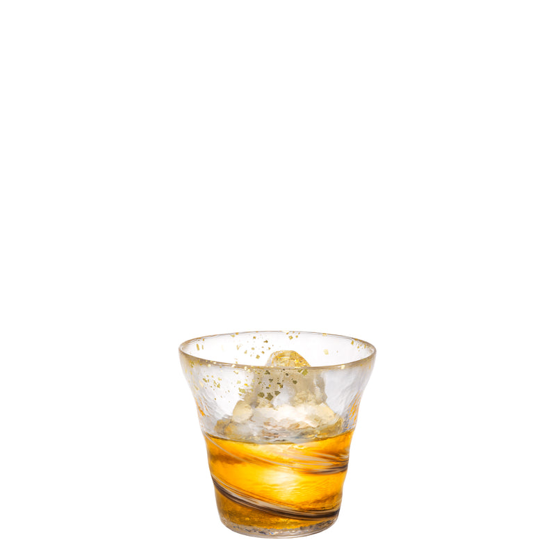  津軽びいどろ 氷華 金彩ロックグラス霧 ウイスキーが注がれたグラスの画像