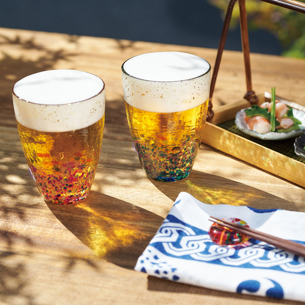 津軽びいどろ 京屋染物店 金彩ビアグラスてぬぐいセット ビールが注がれたビアグラスと手ぬぐいの画像