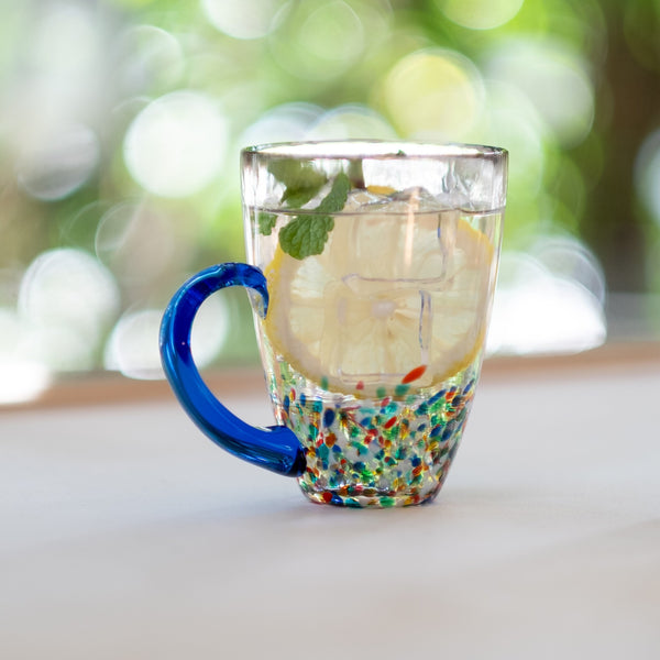 津軽びいどろ NEBUTA ねぶたマグ瑠璃 レモン水が入ったグラスの画像