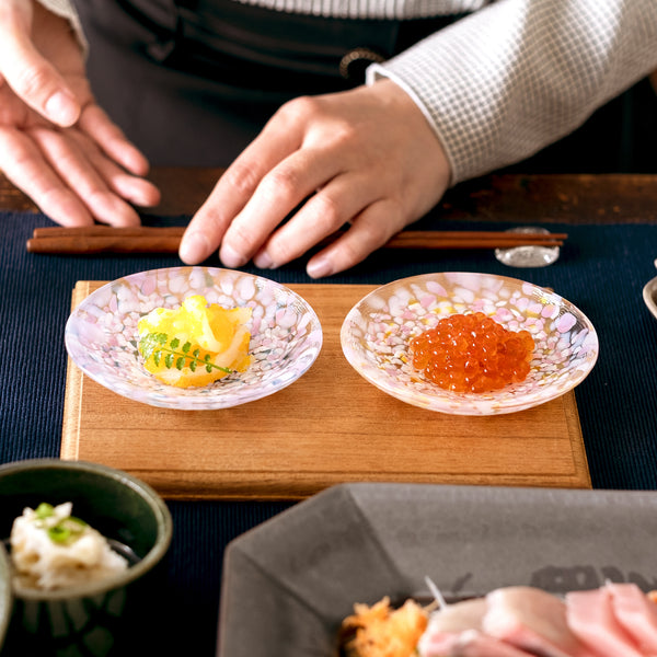 津軽びいどろ 豆皿ギフト  SAKURAペアセット菜の花と青い空 料理がよそわれたガラス食器の画像